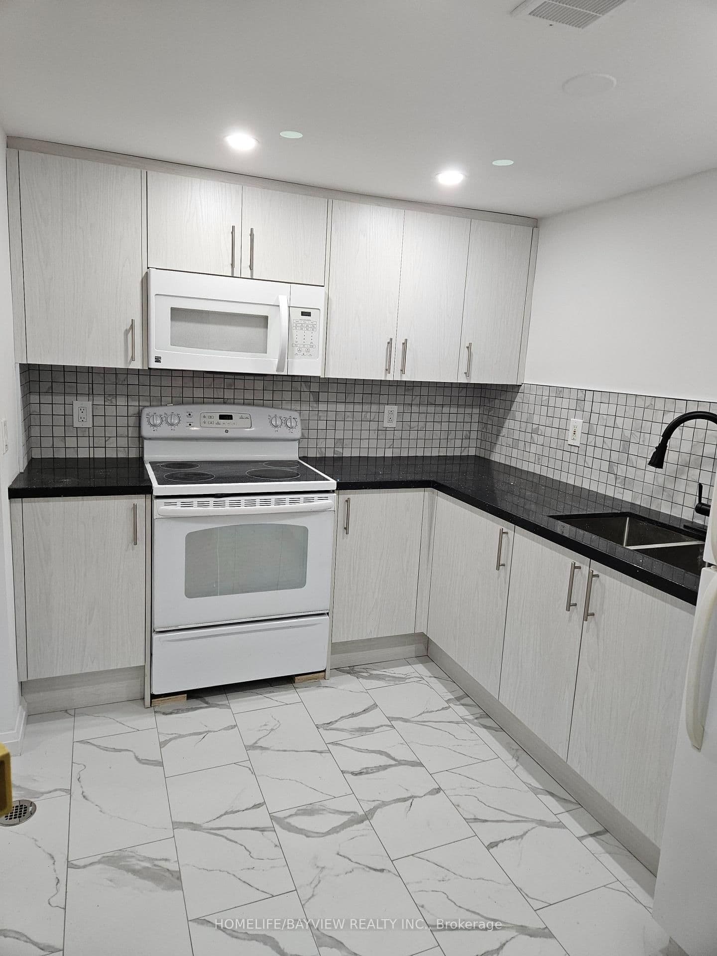 Lower - 90 Longford Drive, Newmarket, ON — photo 3