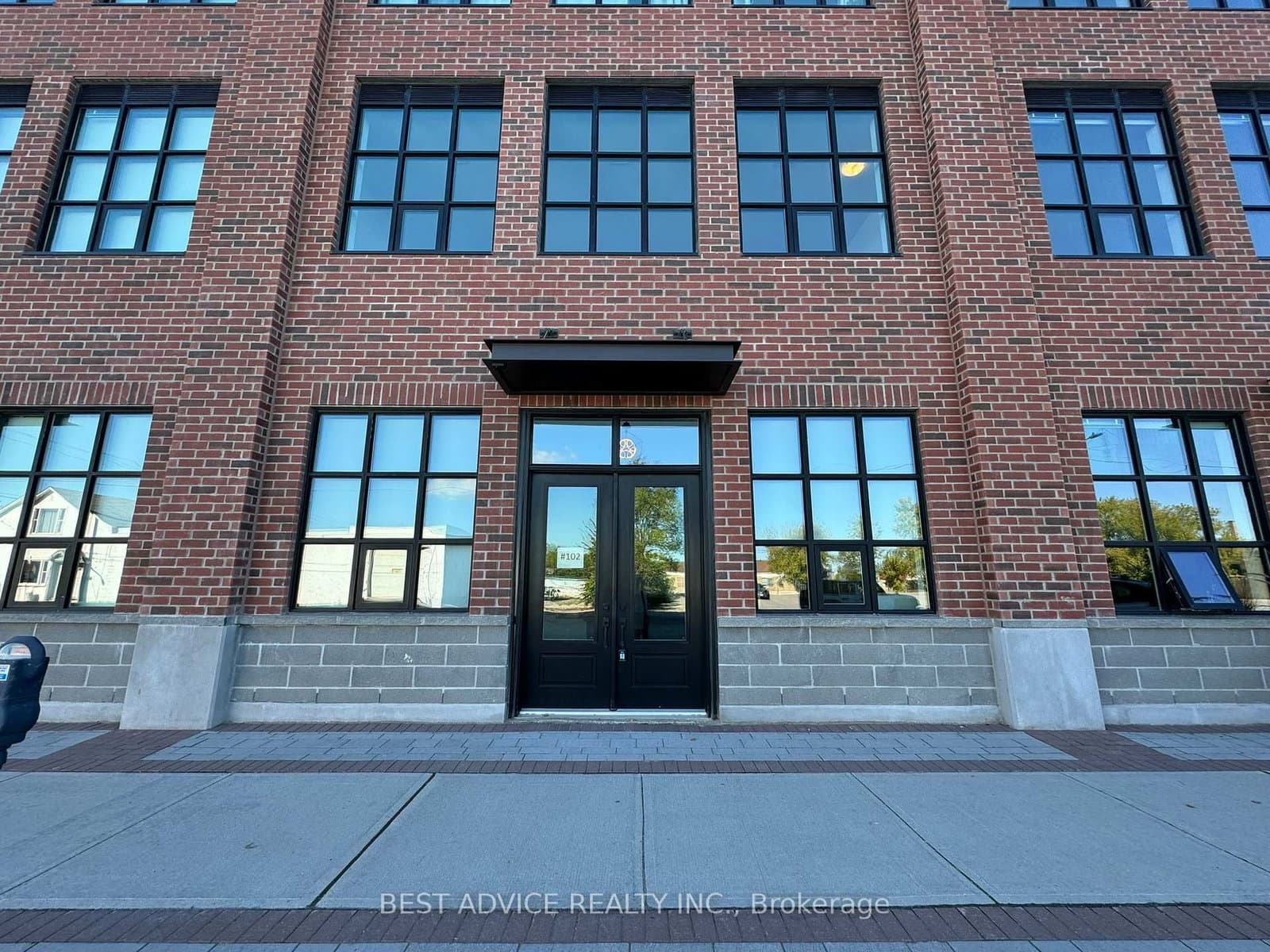 102 - 21 Matchedash Street, Orillia, ON — photo 2