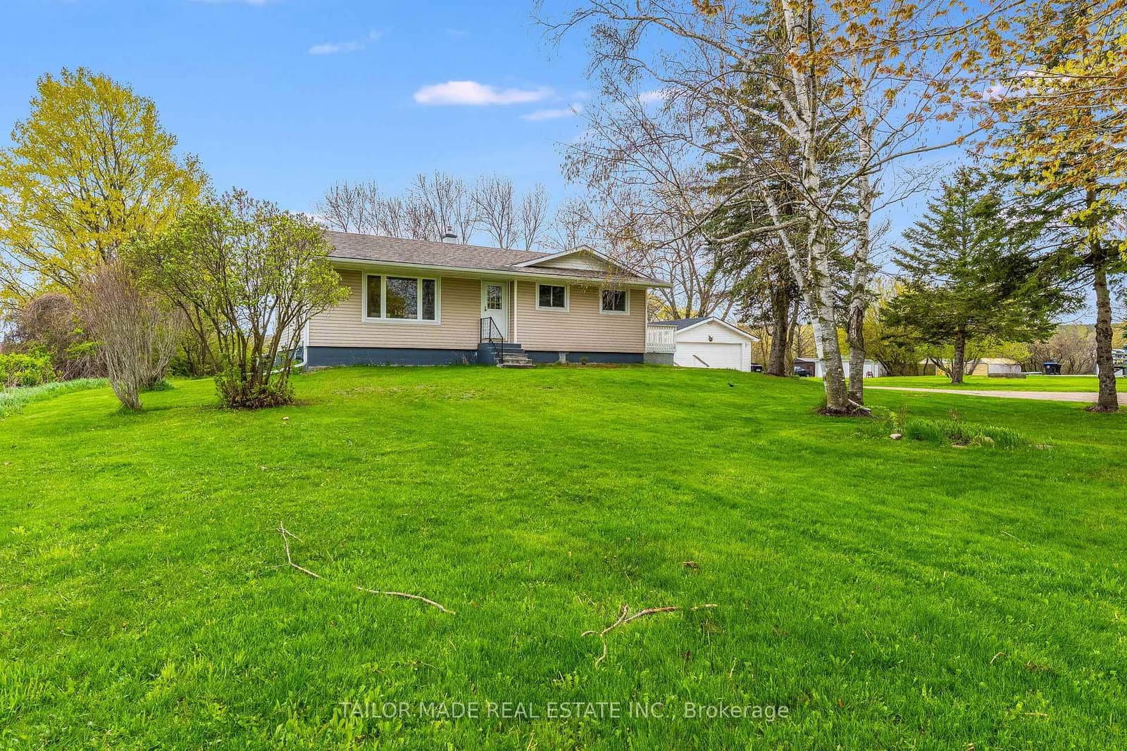 61 George Street, Clearview, ON — photo 2