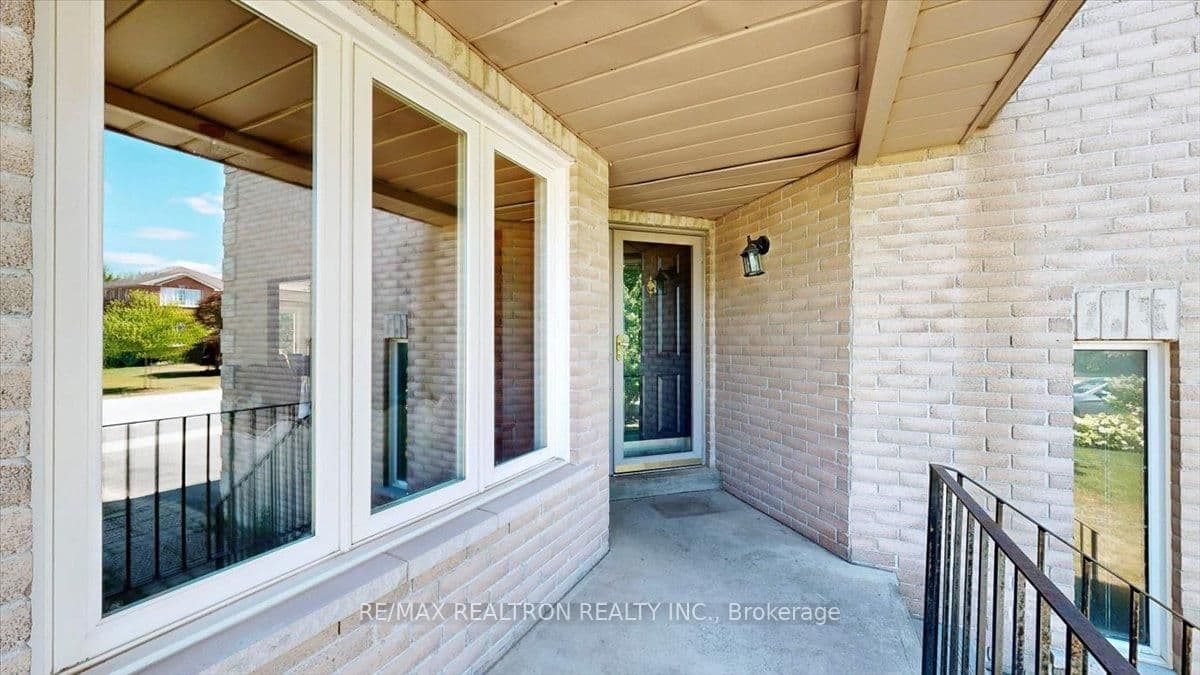 19 Tamarack Trail, Barrie, ON — photo 3