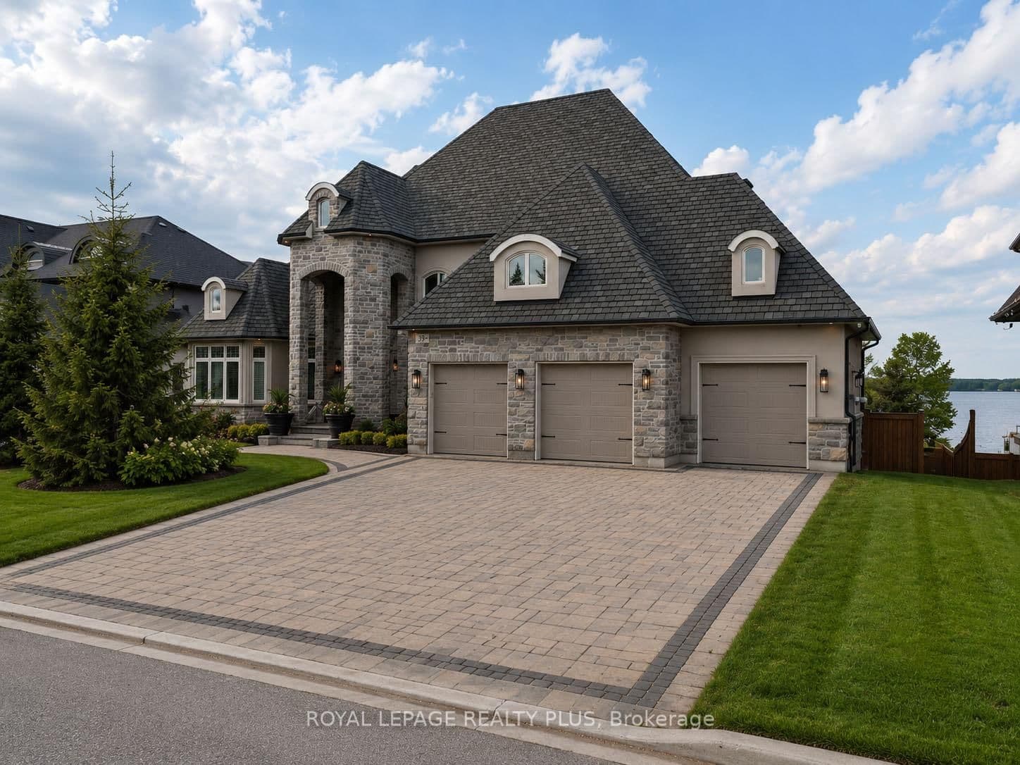 39 Plunkett Court, Barrie, ON — photo 2