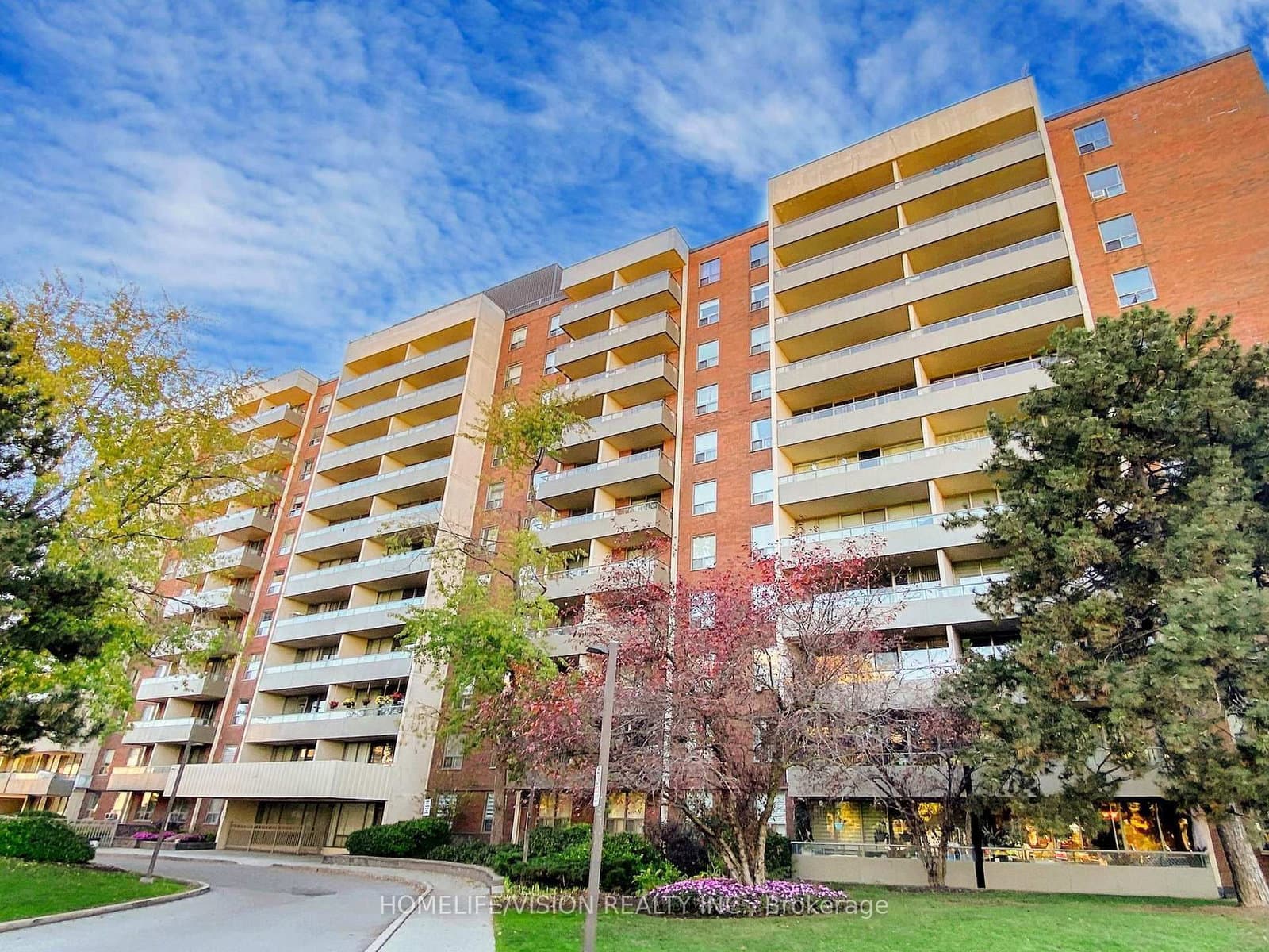 713 - 9 Four Winds Drive, Toronto, ON