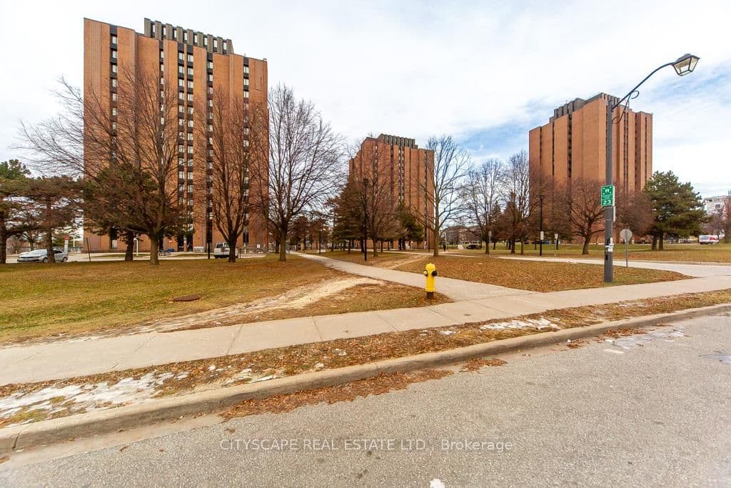 377 Assiniboine Road, Toronto, ON — photo 2