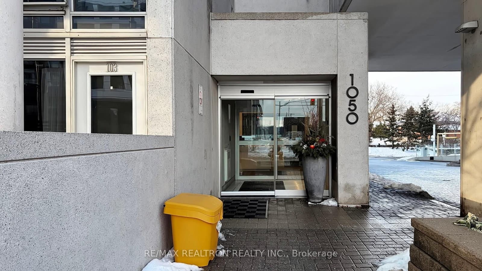 217 - 1050 The Queensway Avenue, Toronto, ON — photo 2