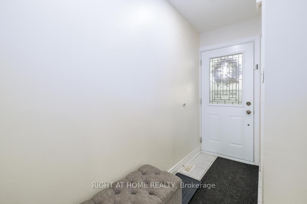 13 - 23 Four Winds Drive, Toronto, ON — photo 2