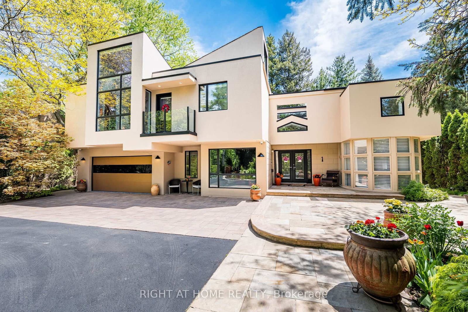 1 Friars Lane, Toronto, ON — photo 2