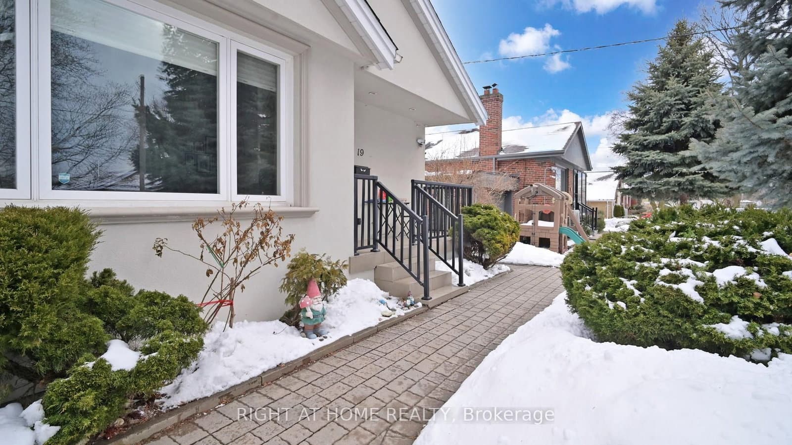 19 Harjolyn Drive, Toronto, ON — photo 3