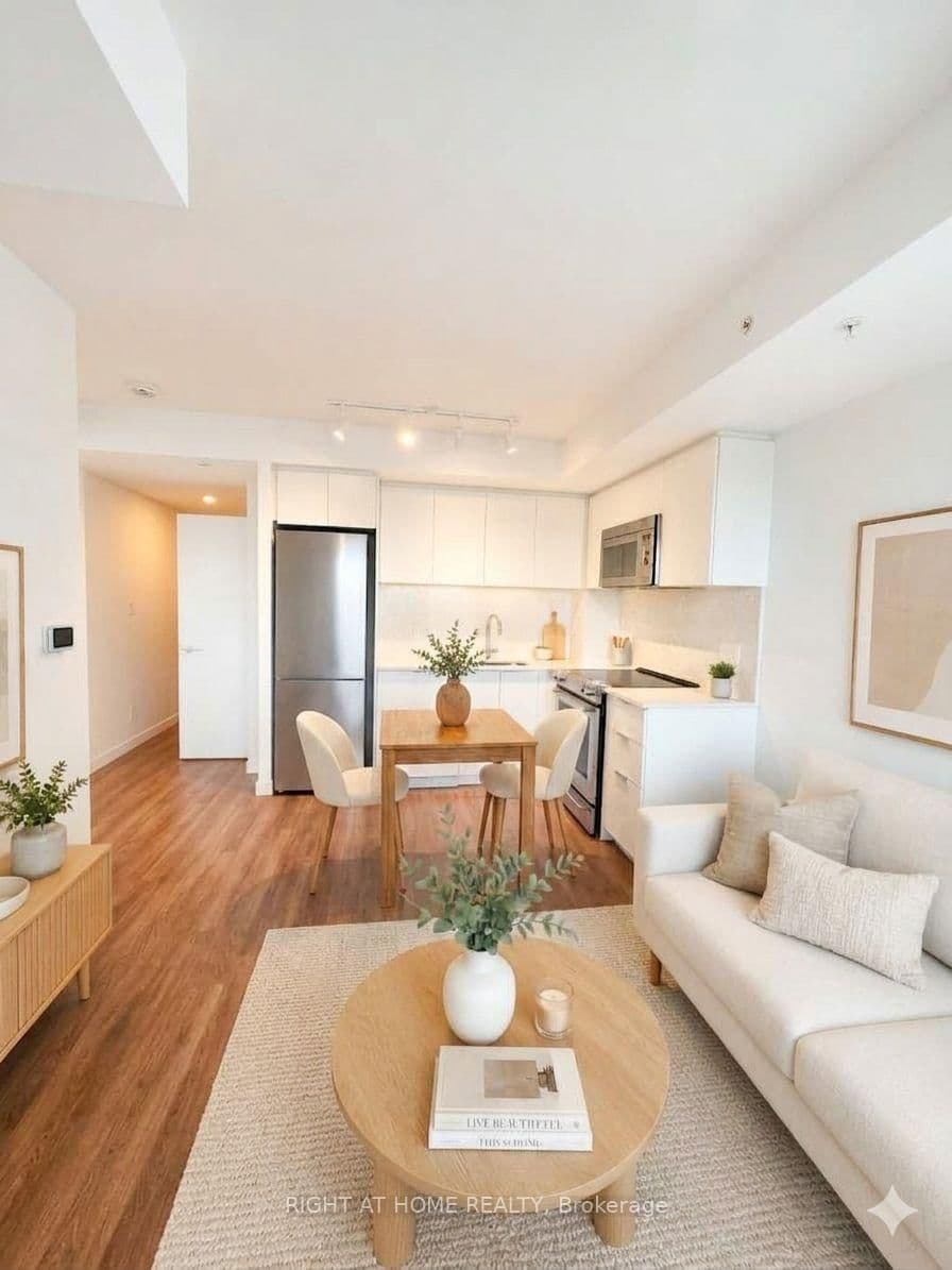 1003 - 30 samuel wood Way, Toronto, ON — photo 2