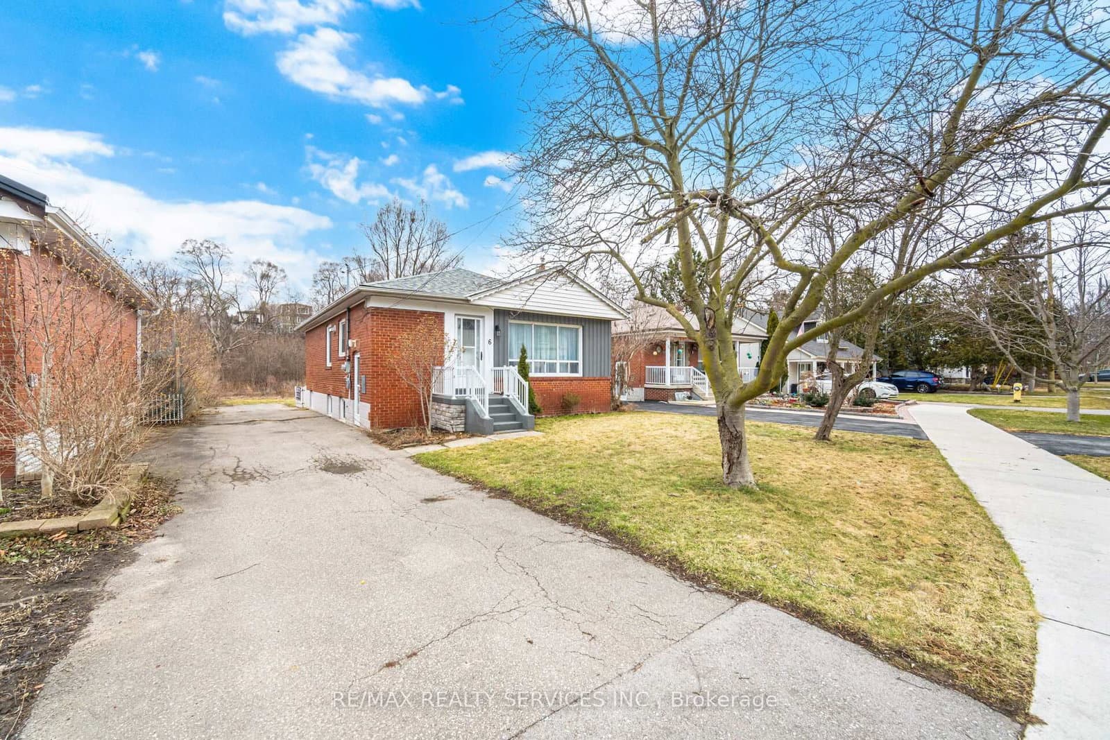 6 Bonnyview Drive, Toronto, ON — photo 2