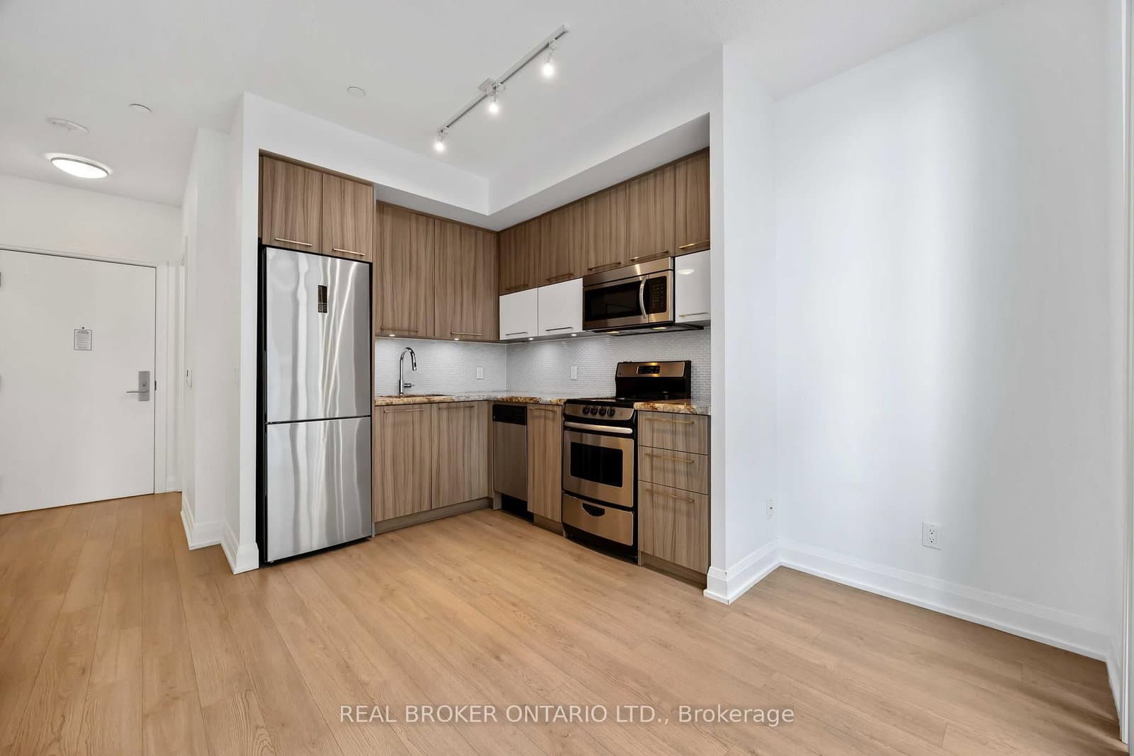302 - 56 Annie Craig Drive, Toronto, ON — photo 2