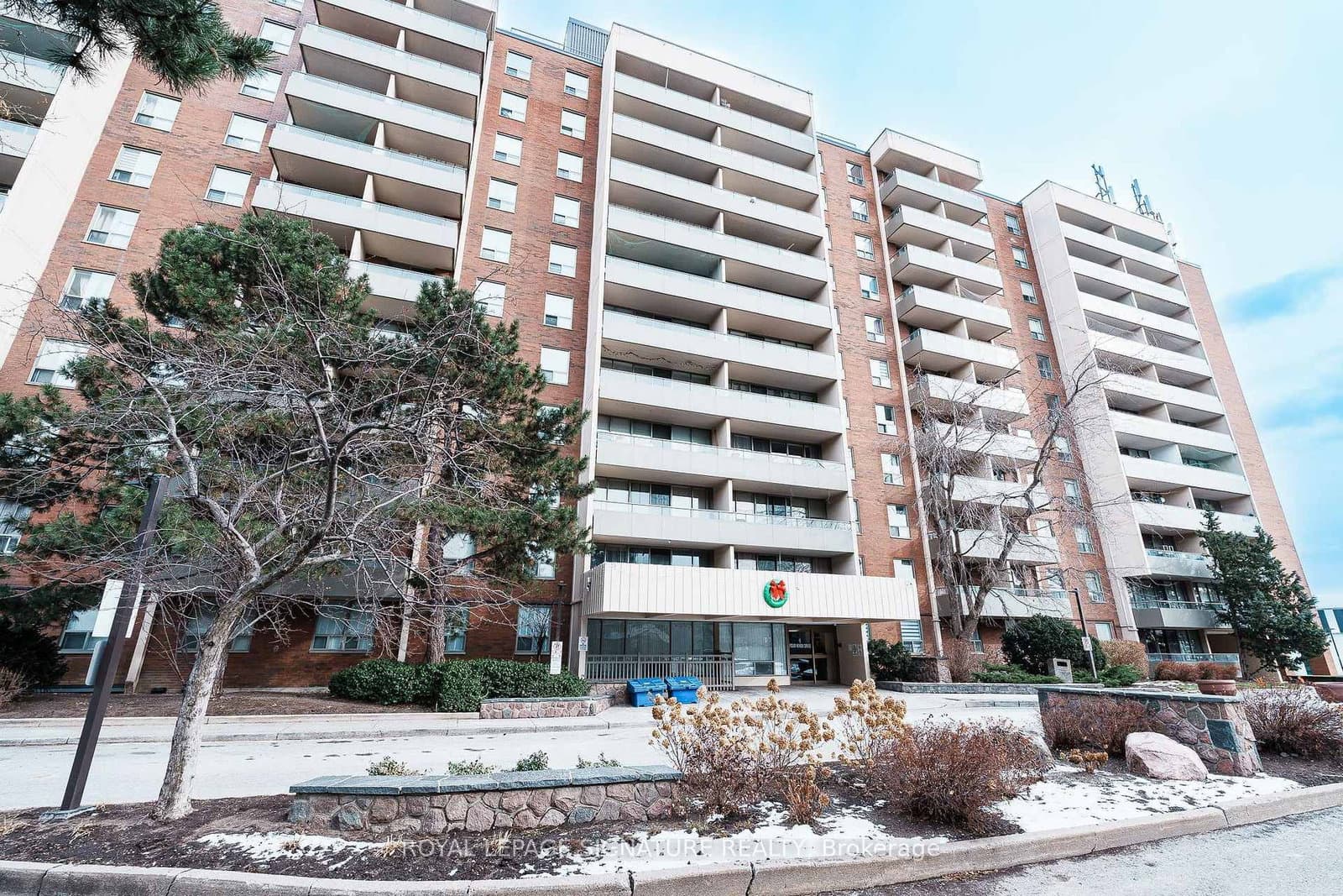 611 - 1 Four Winds Drive, Toronto, ON