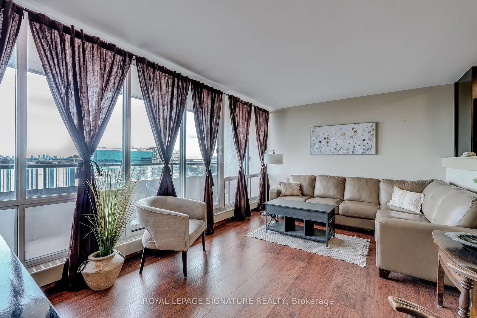 611 - 1 Four Winds Drive, Toronto, ON — photo 3