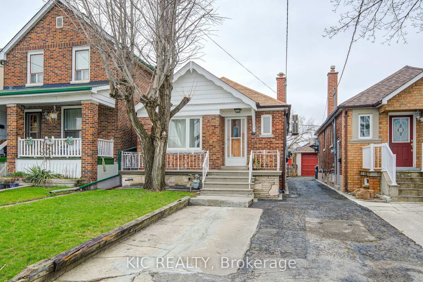 35 MONTCALM Avenue, Toronto, ON