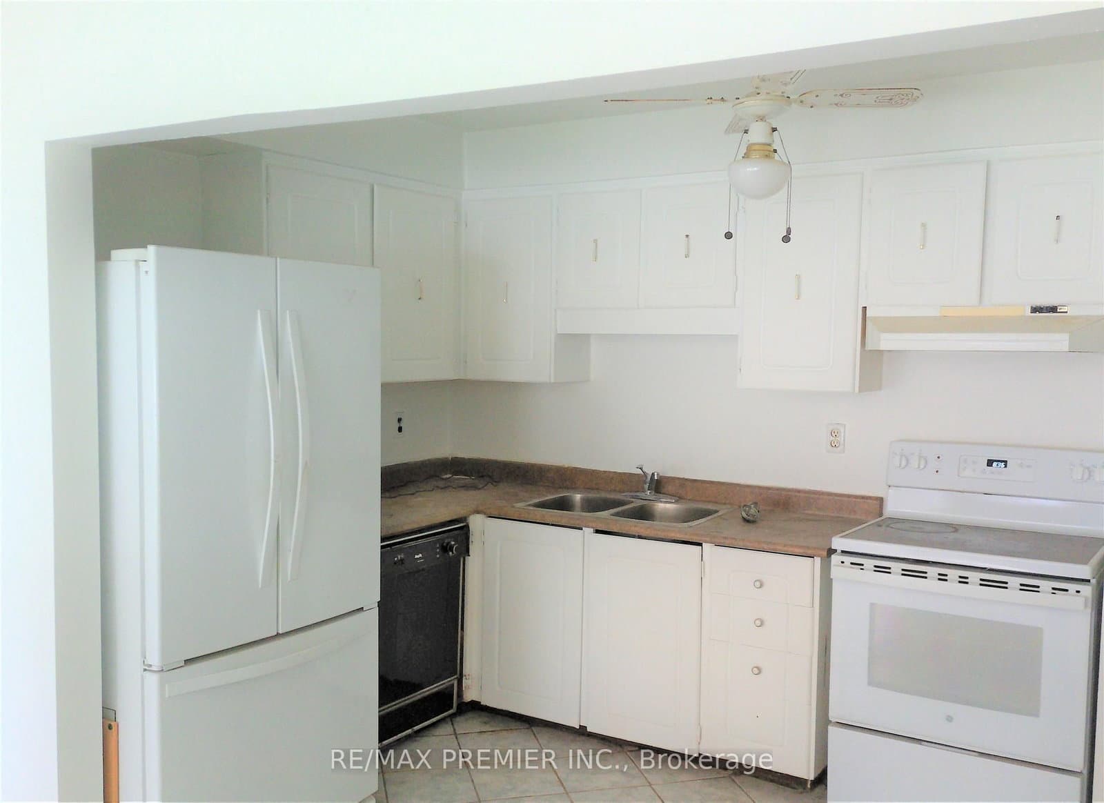 82 - 248 John Garland Boulevard, Toronto, ON — photo 3