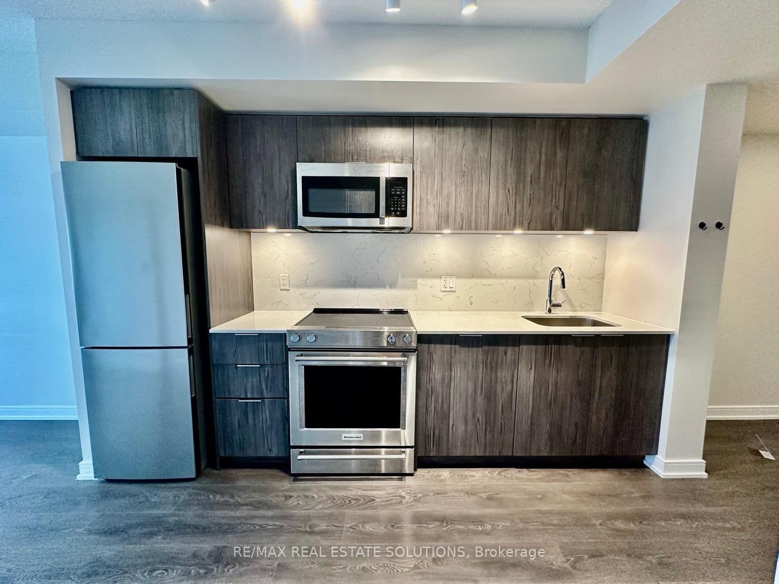 1611 - 30 Samuel Wood Way, Toronto, ON — photo 3