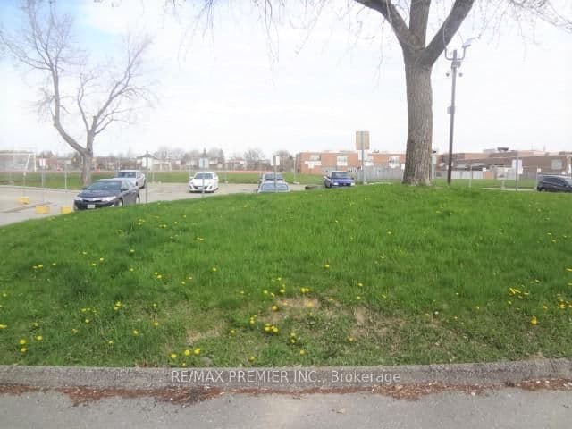 231 - 260 John Garland Boulevard, Toronto, ON — photo 3