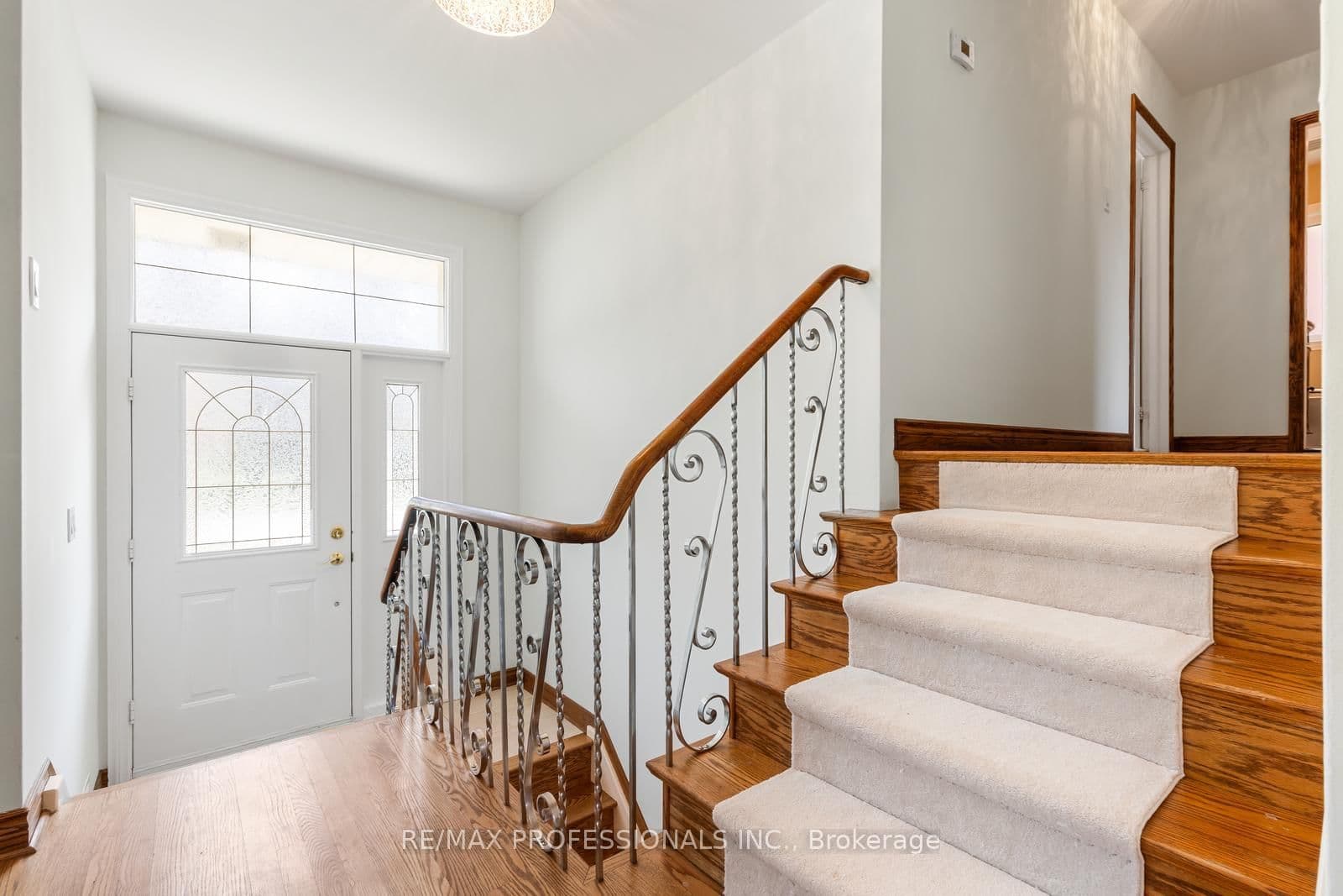 162 Lloyd Manor Road, Toronto, ON — photo 3