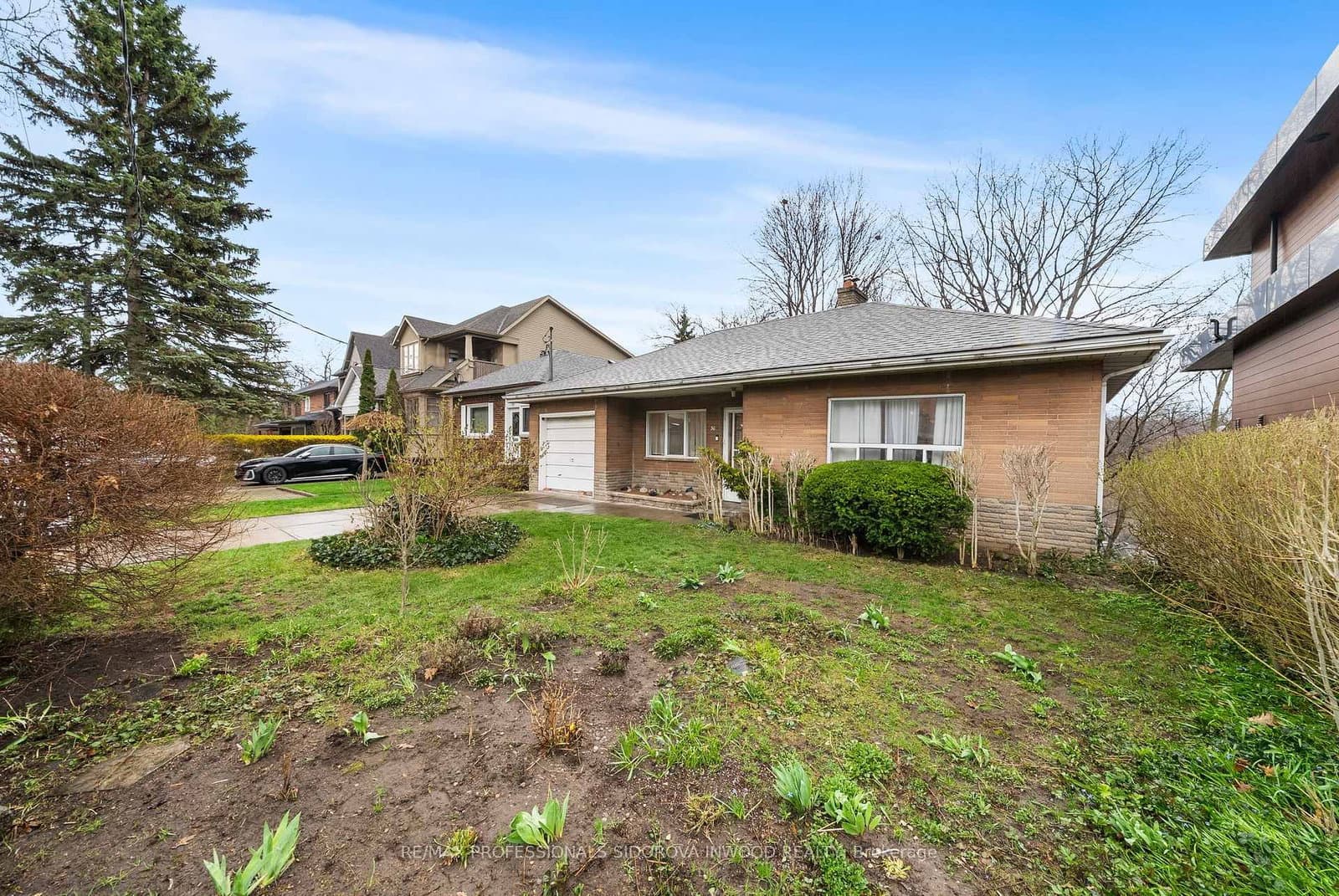 30 Rambert Crescent, Toronto, ON — photo 2