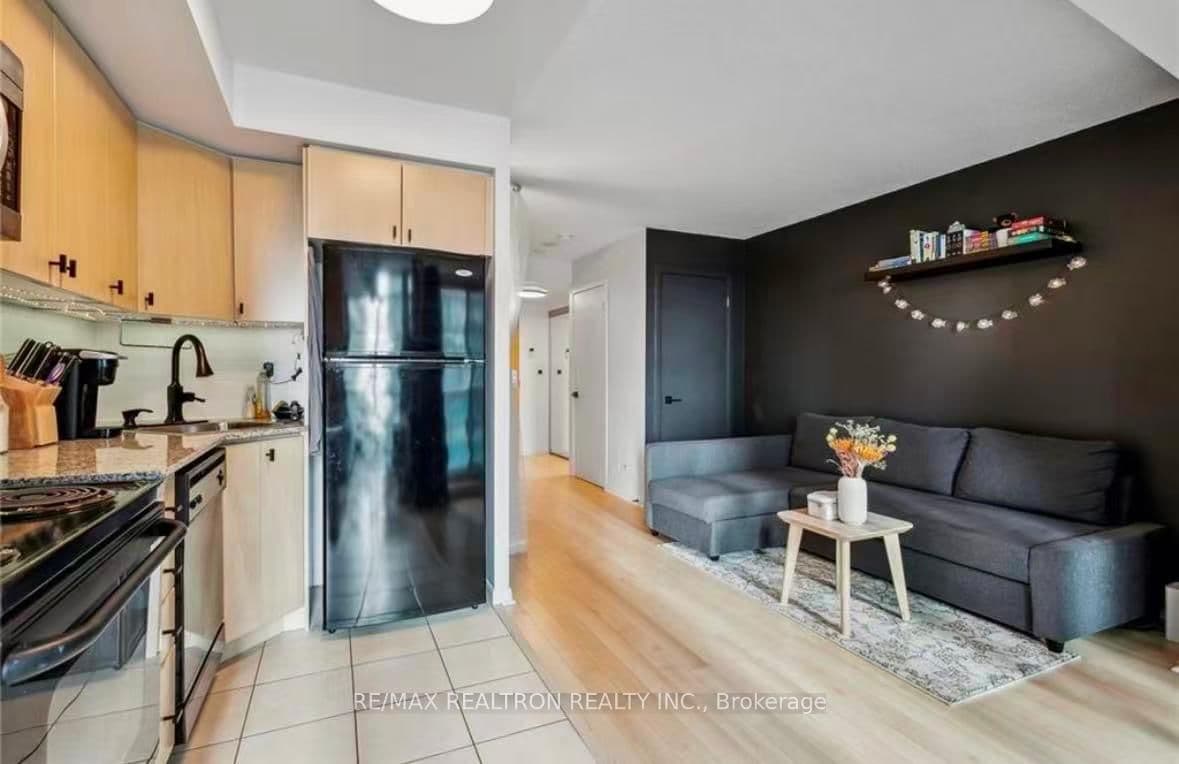 710 - 185 Legion Road, Toronto, ON — photo 2