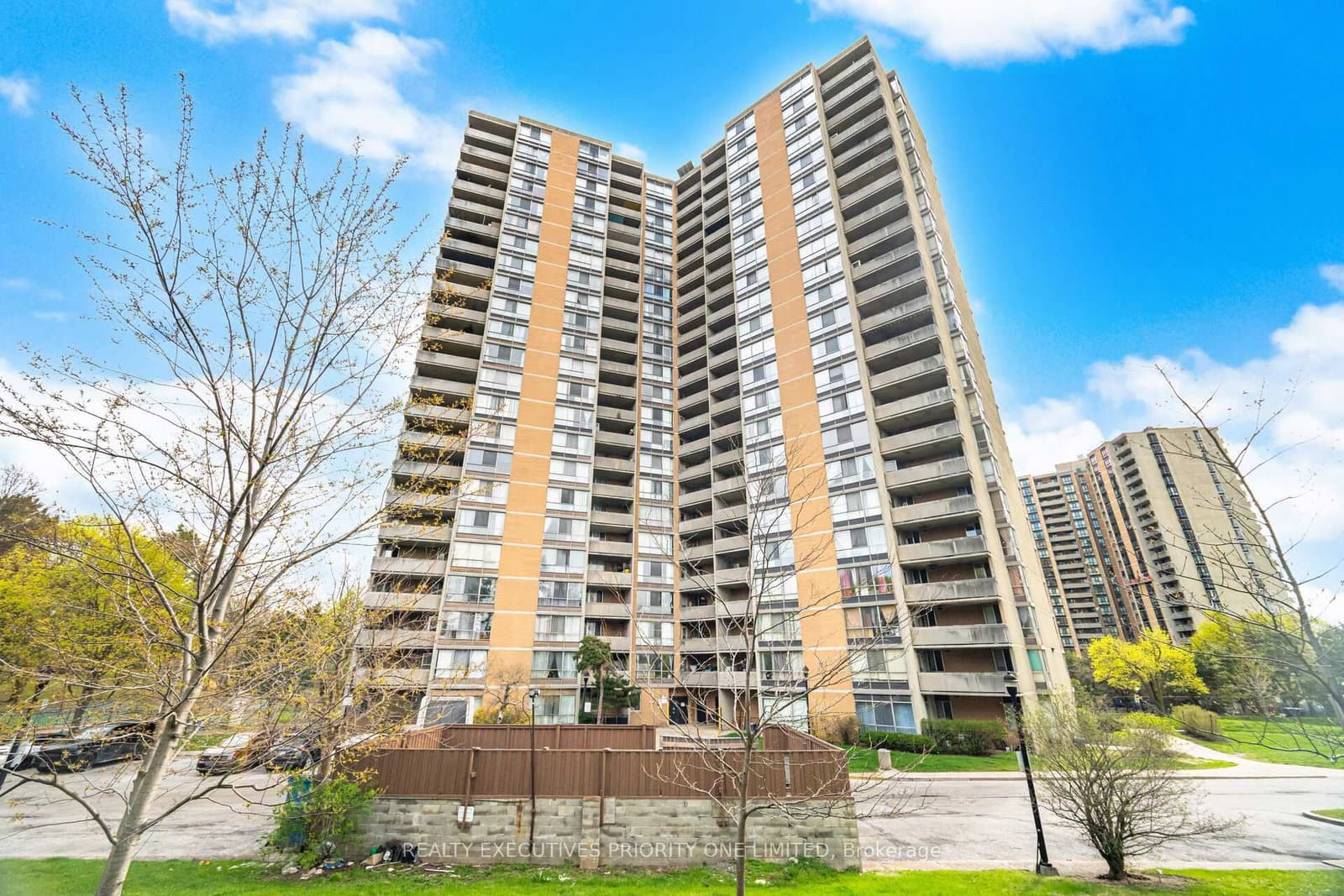 1013 - 10 Martha Eaton Way, Toronto, ON