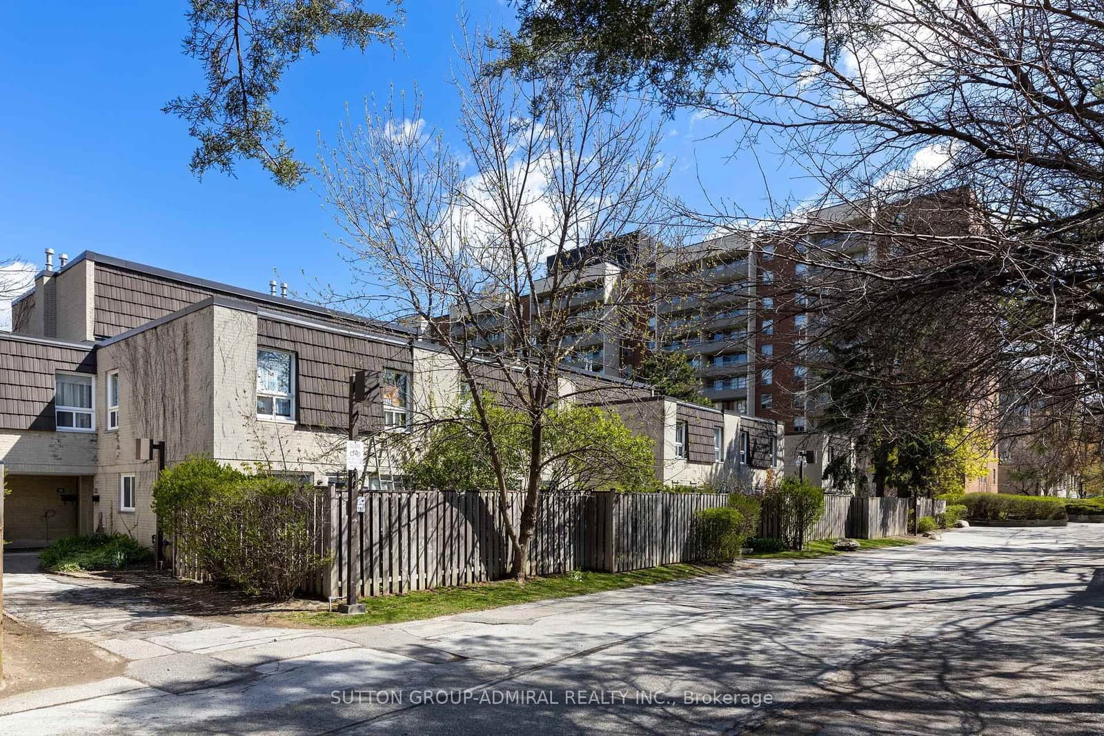 11 - 21 Four Winds Drive, Toronto, ON — photo 2
