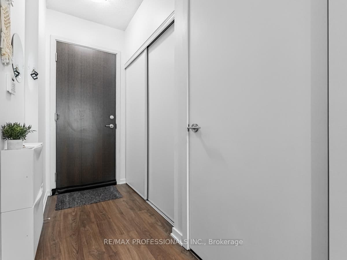 2113 - 105 The Queensway, Toronto, ON — photo 2