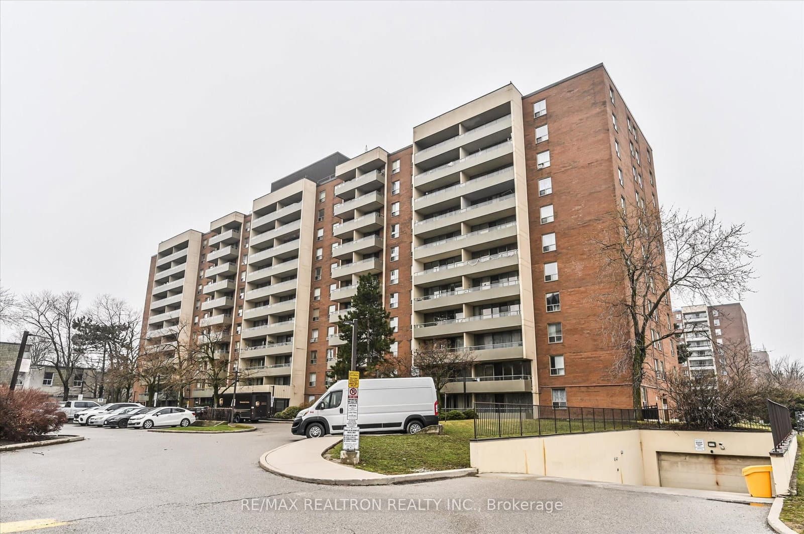 602 - 19 Four Winds Drive, Toronto, ON — photo 2