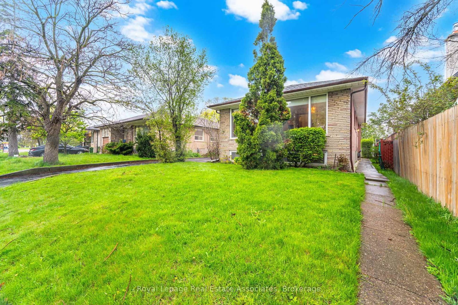 193 Kingsview Boulevard, Toronto, ON — photo 2