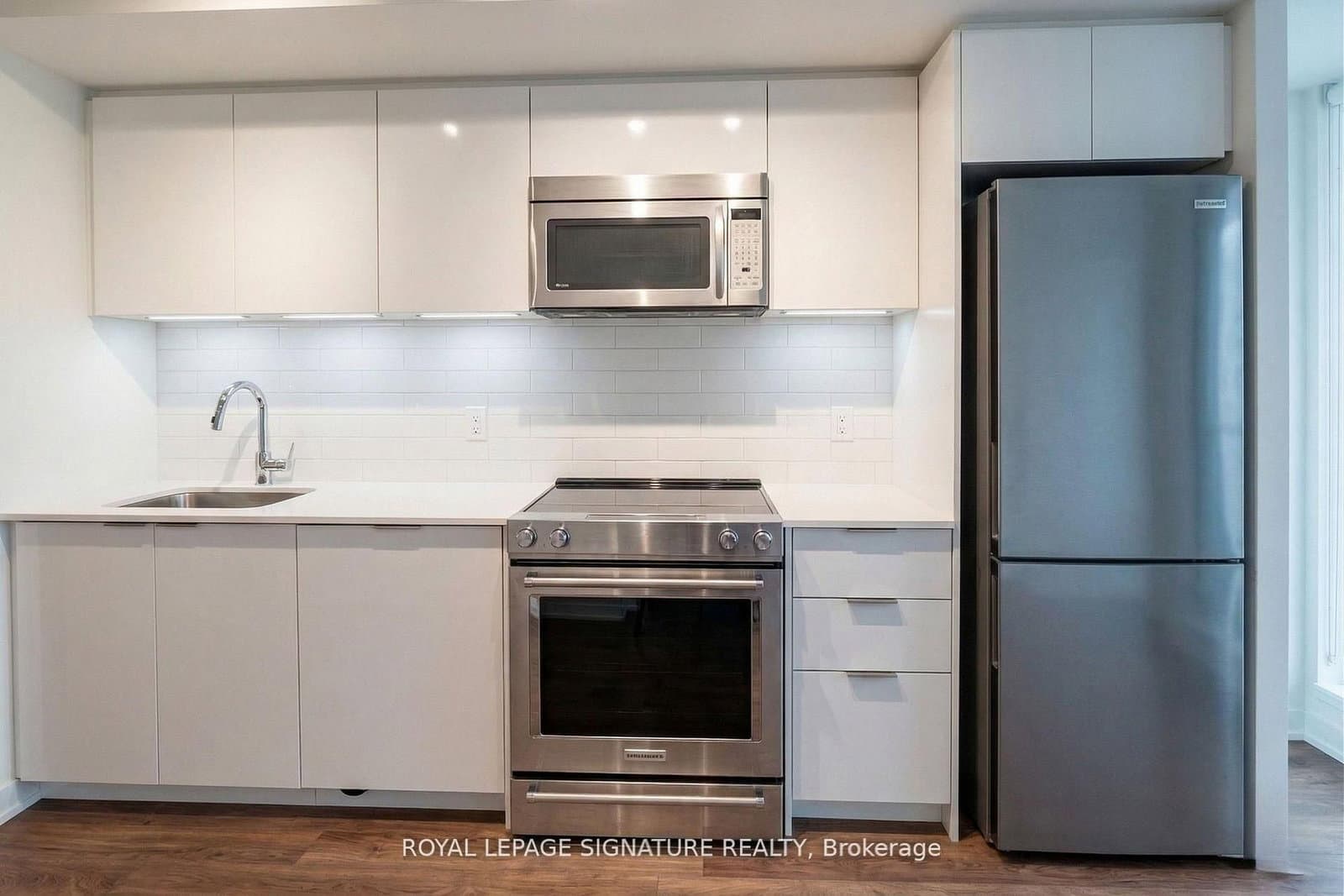 305 - 30 Samuel Wood Way, Toronto, ON — photo 2