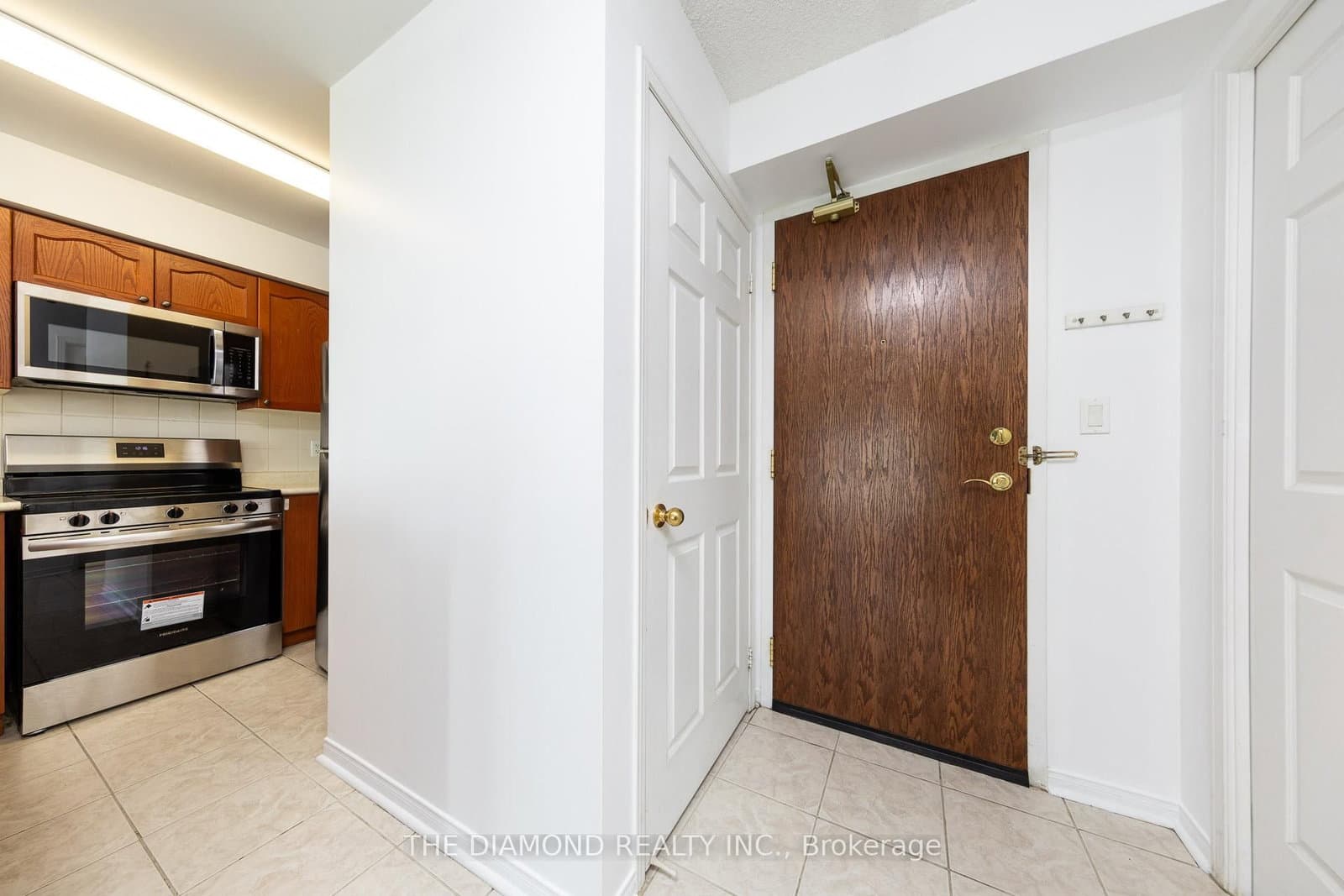 1508 - 7 Michael Power Place, Toronto, ON — photo 3