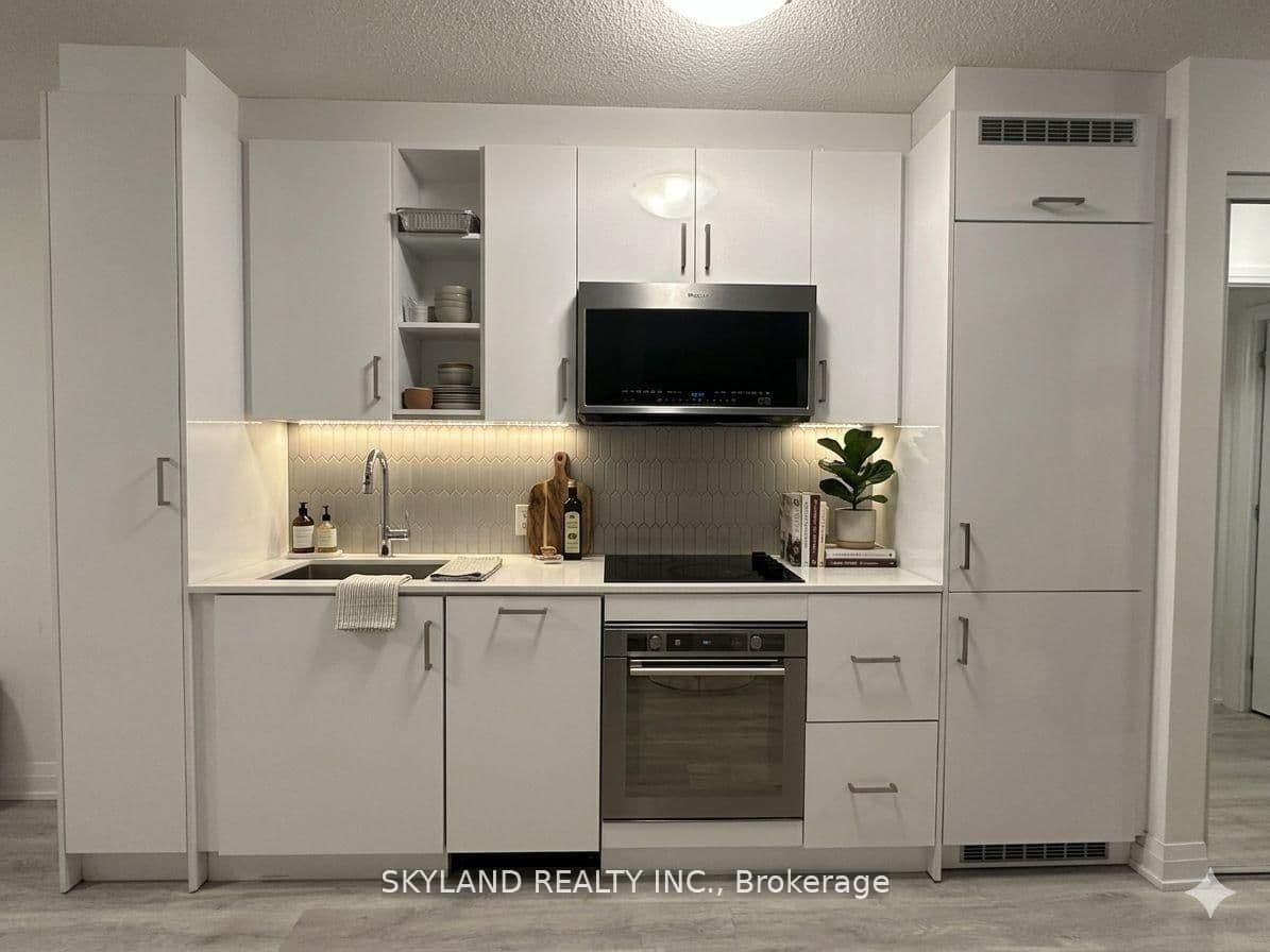 205 - 251 Manitoba Street, Toronto, ON — photo 2