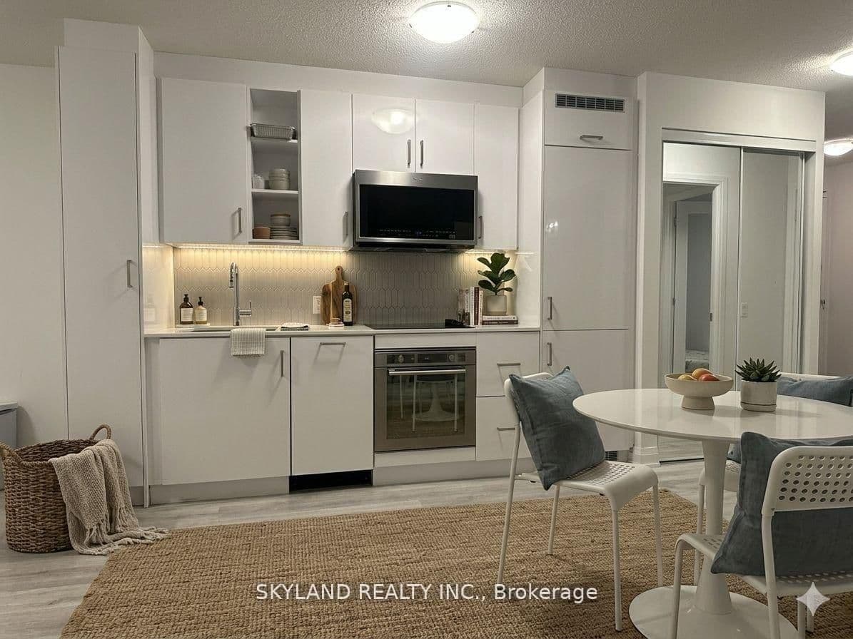 205 - 251 Manitoba Street, Toronto, ON — photo 3