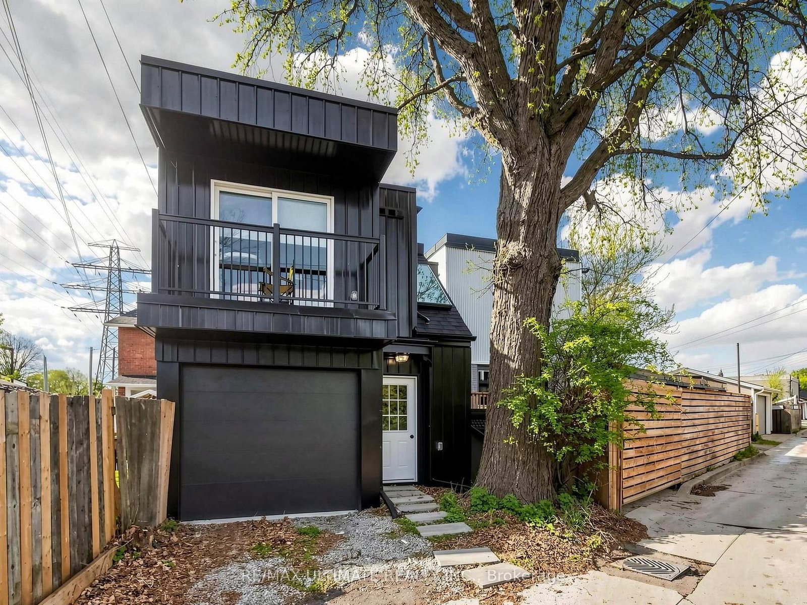 & Laneway House - 35 Blackthorn Avenue, Toronto, ON — photo 2