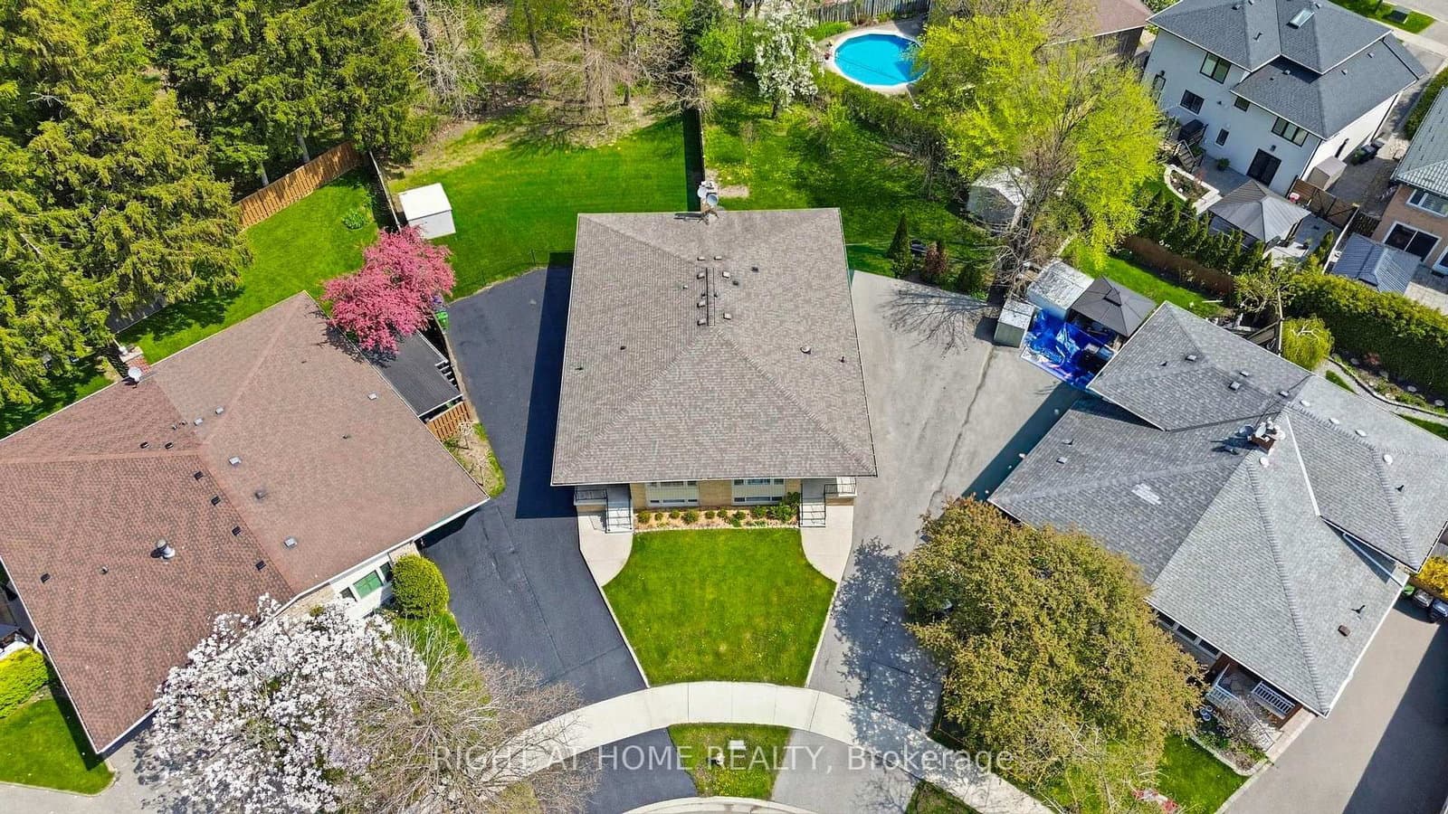 65 Vanguard Drive, Toronto, ON — photo 3