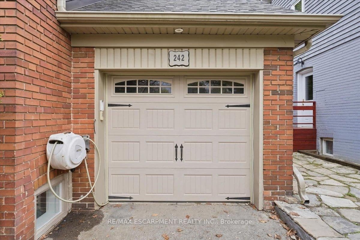 242 The Kingsway, Toronto, ON — photo 3