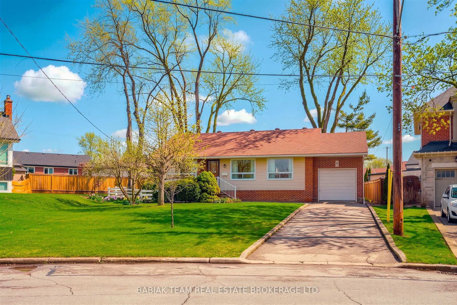 9 Camborne Avenue, Toronto, ON