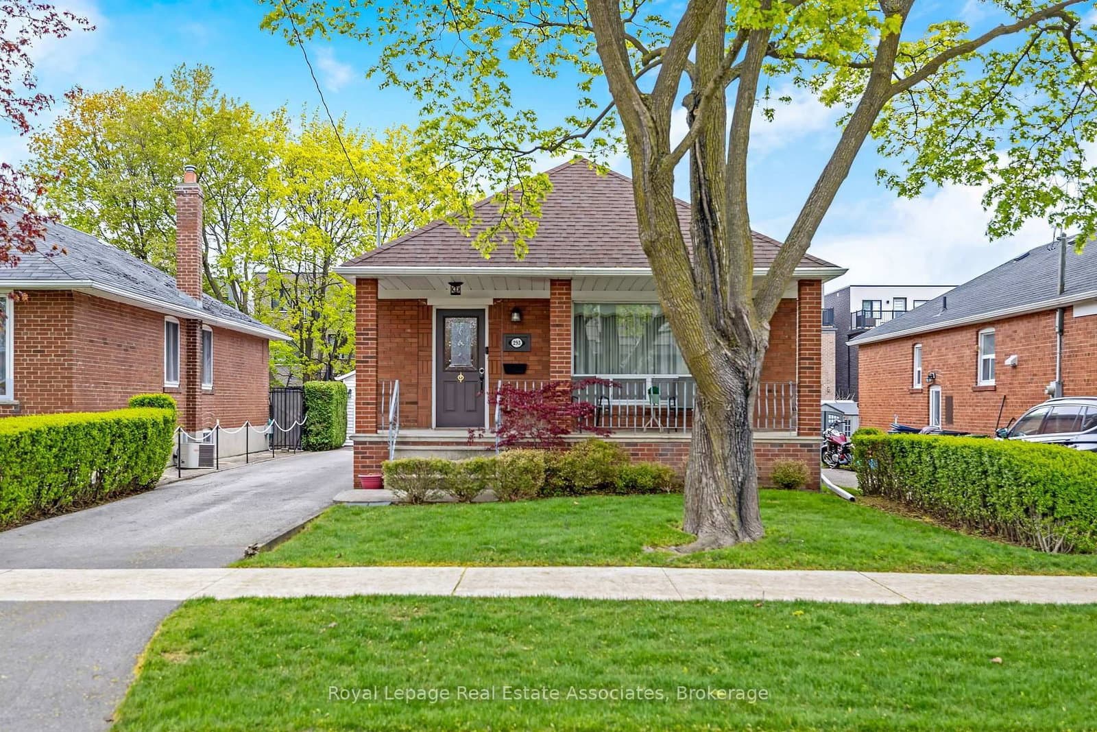 293 Thirtieth Street, Toronto, ON