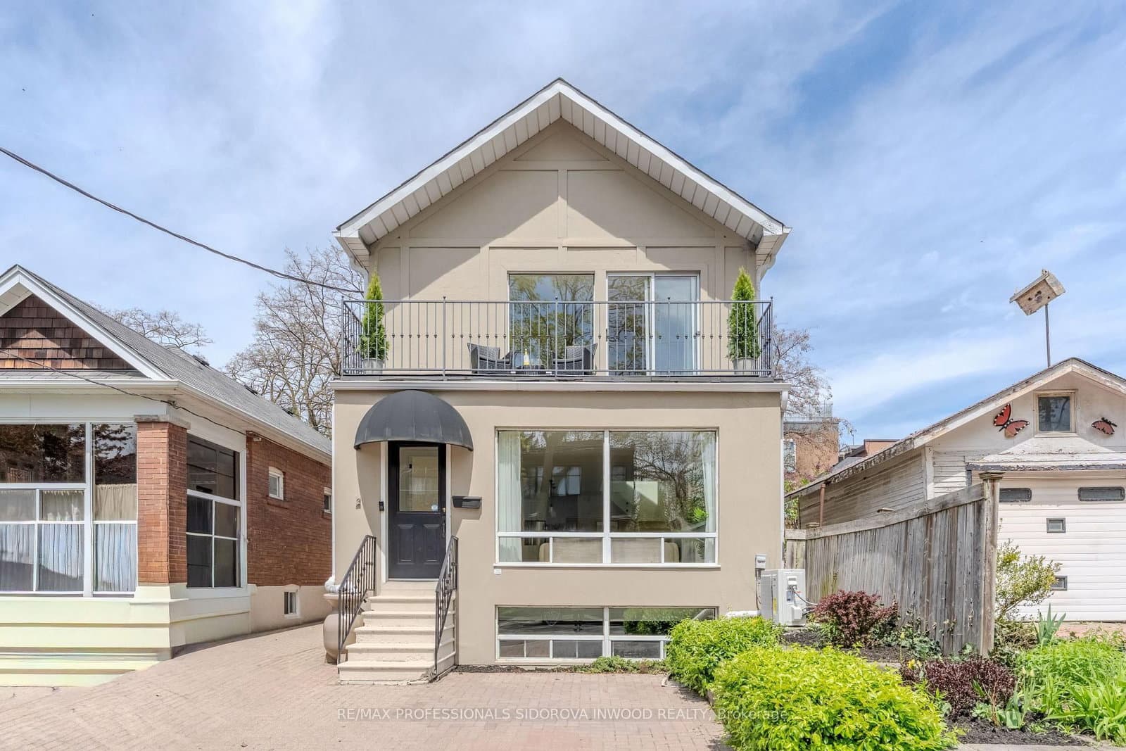 2 Ostend Avenue, Toronto, ON