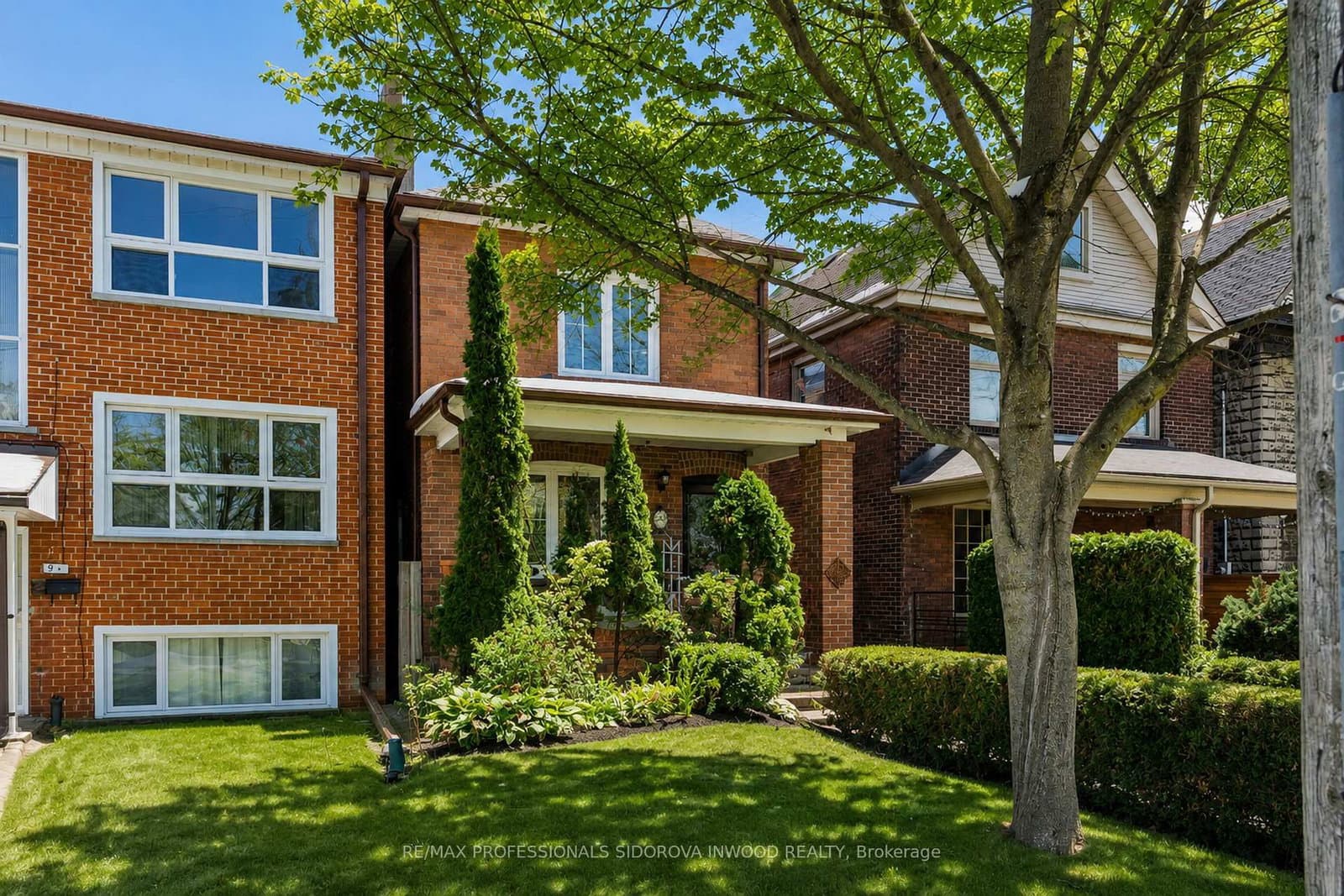 11 Winfield Avenue, Toronto, ON — photo 2