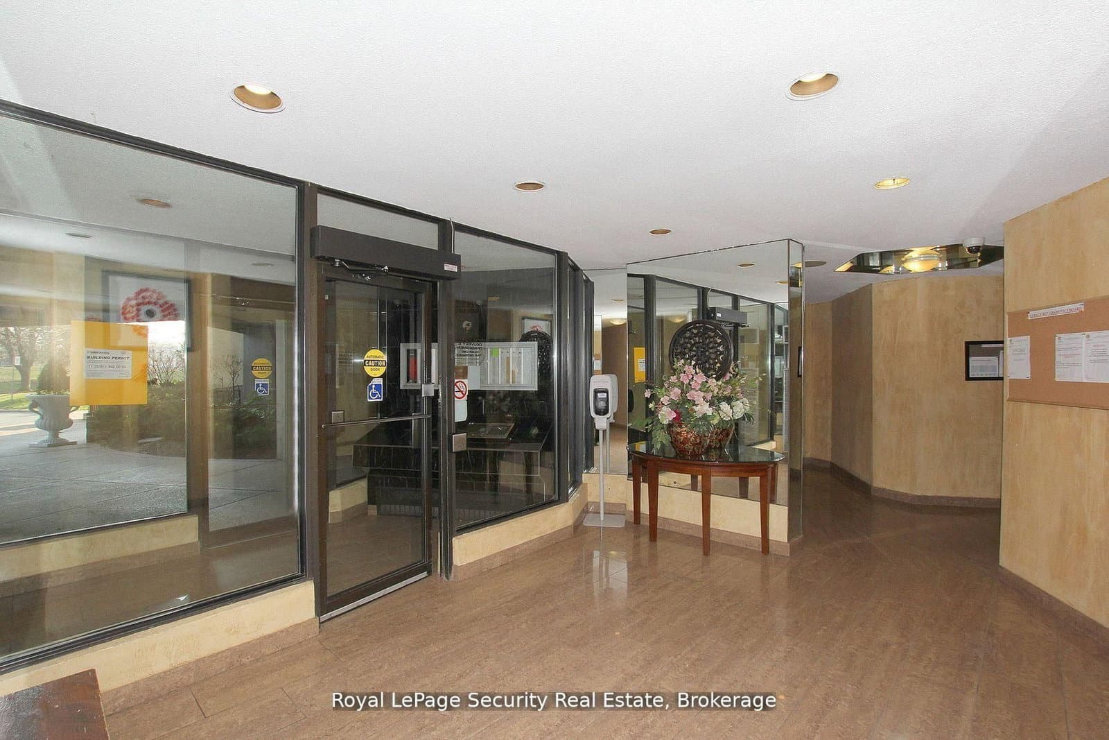 2413 - 10 Martha Eaton Way, Toronto, ON — photo 3