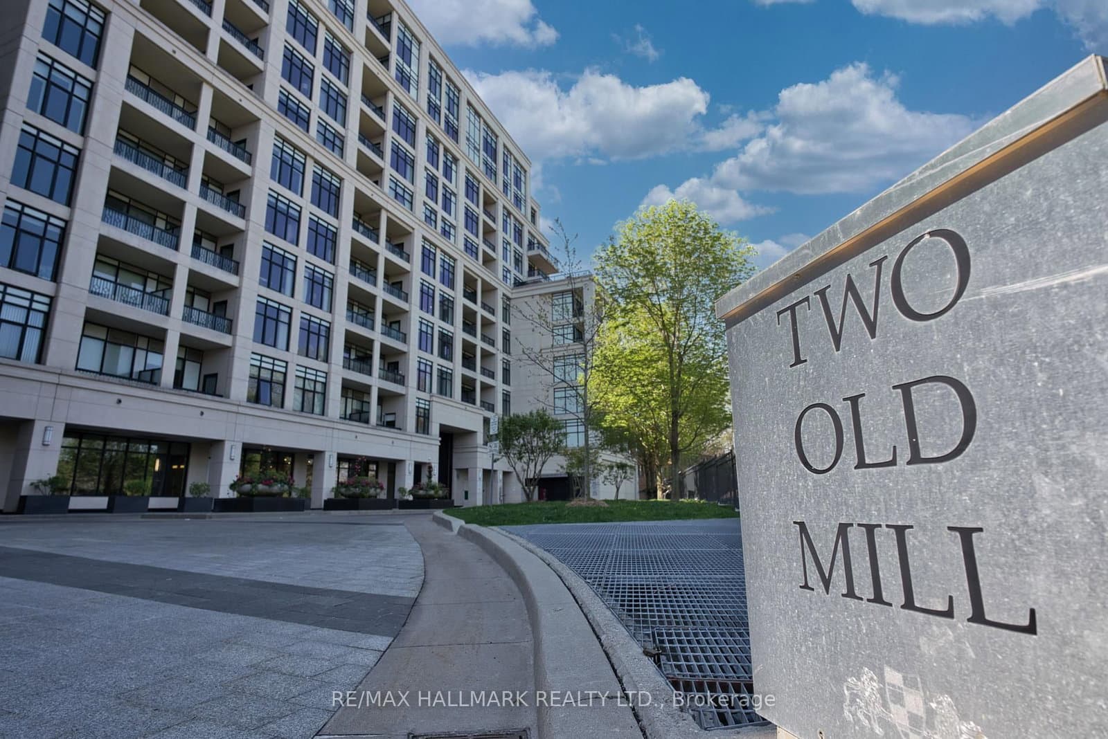 316 - 2 Old Mill Drive, Toronto, ON — photo 3