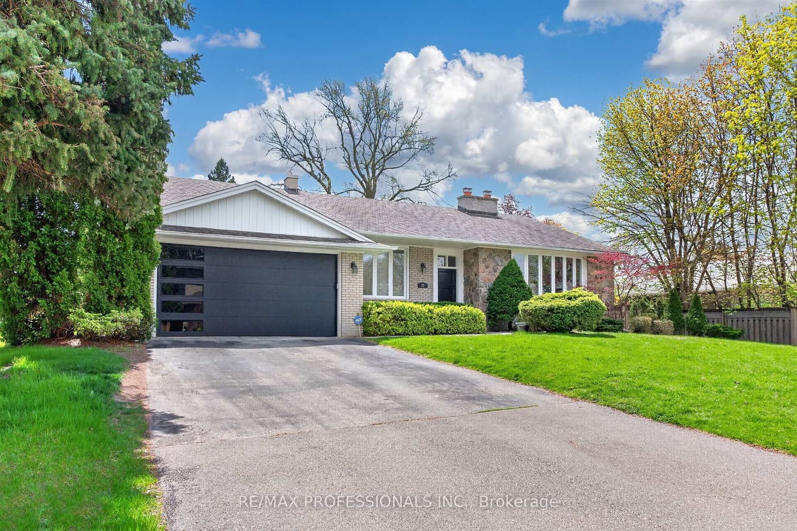 23 Ravensbourne Crescent, Toronto, ON — photo 3