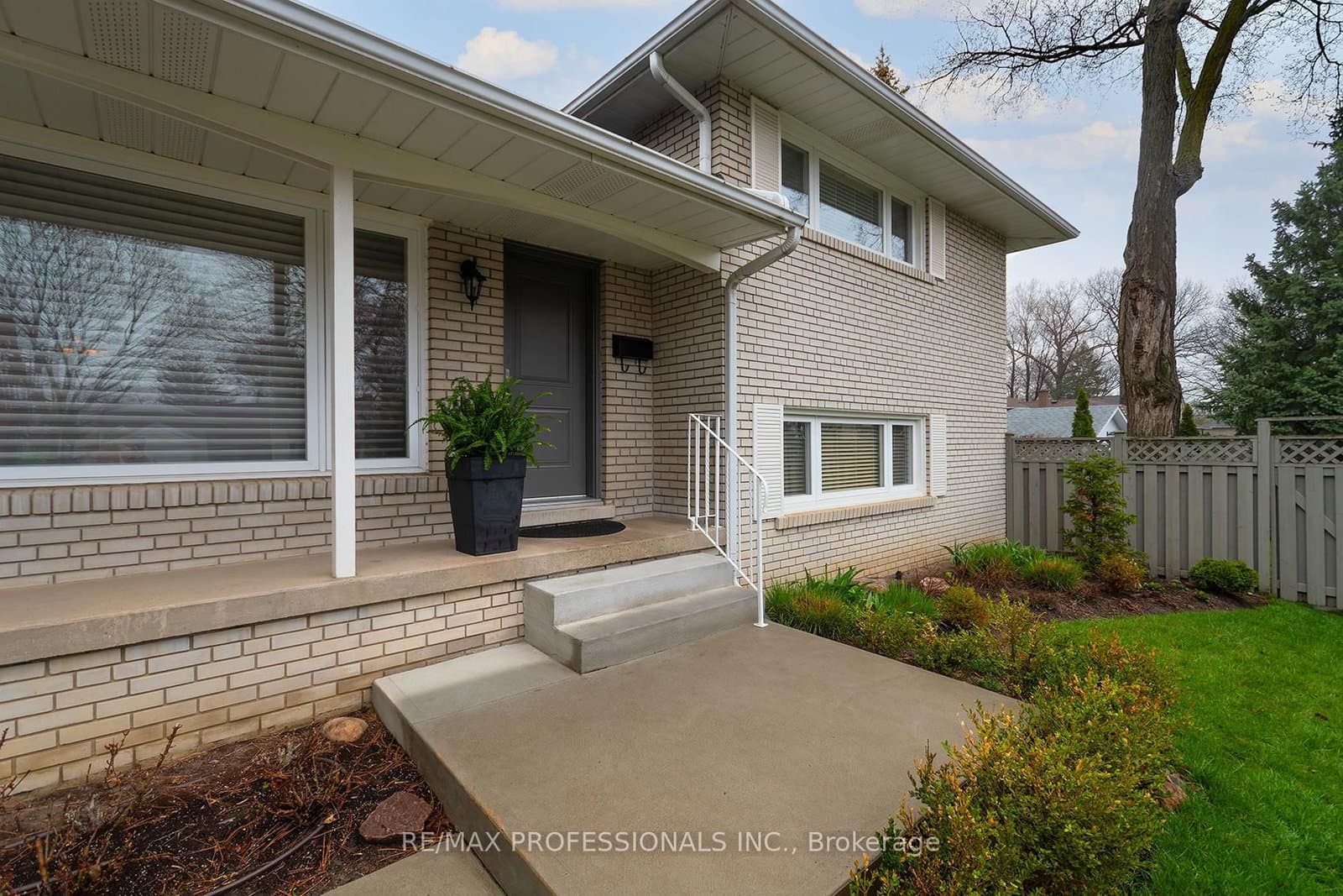 19 Boxwood Road, Toronto, ON — photo 3