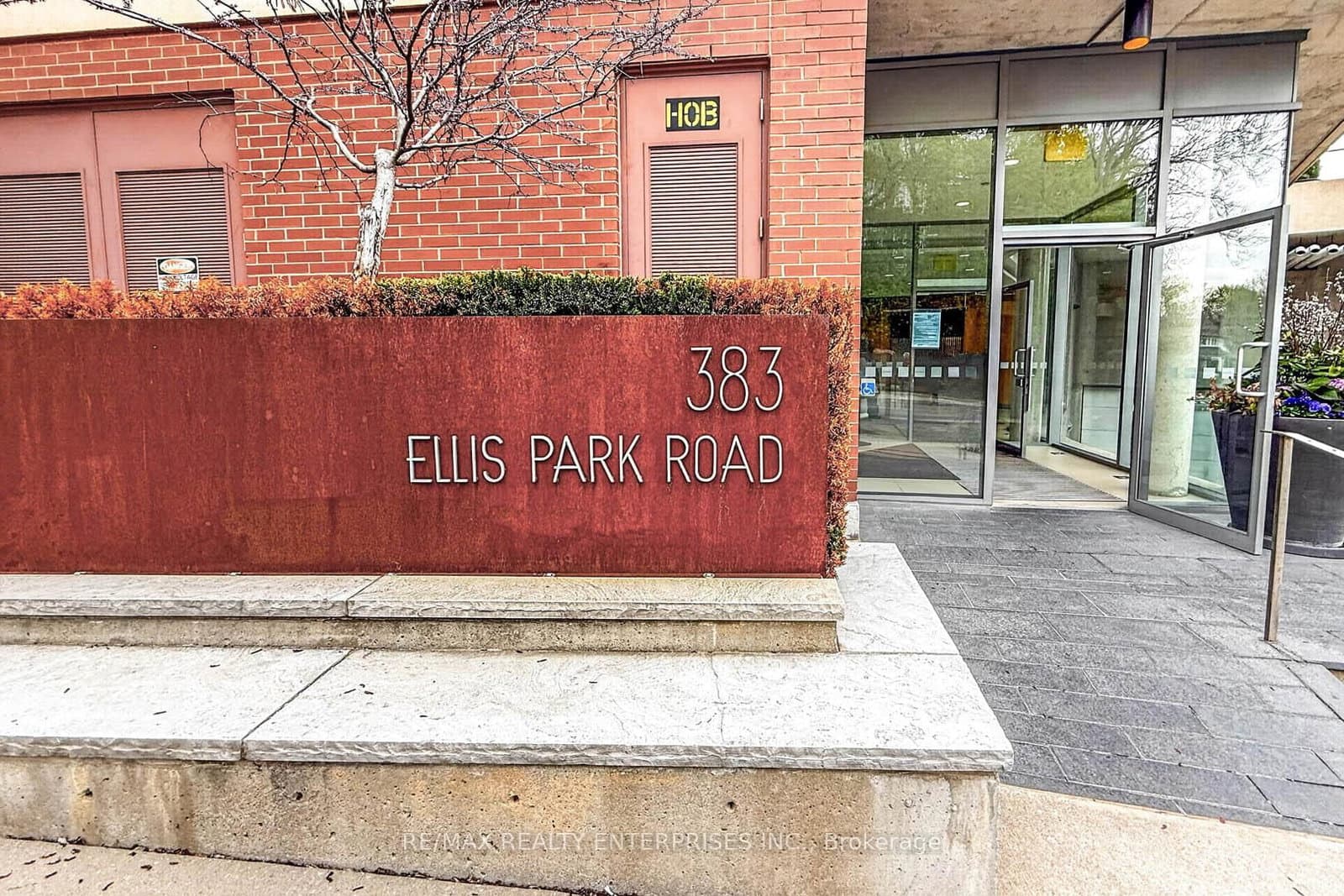 802 - 383 Ellis Park Road, Toronto, ON — photo 2
