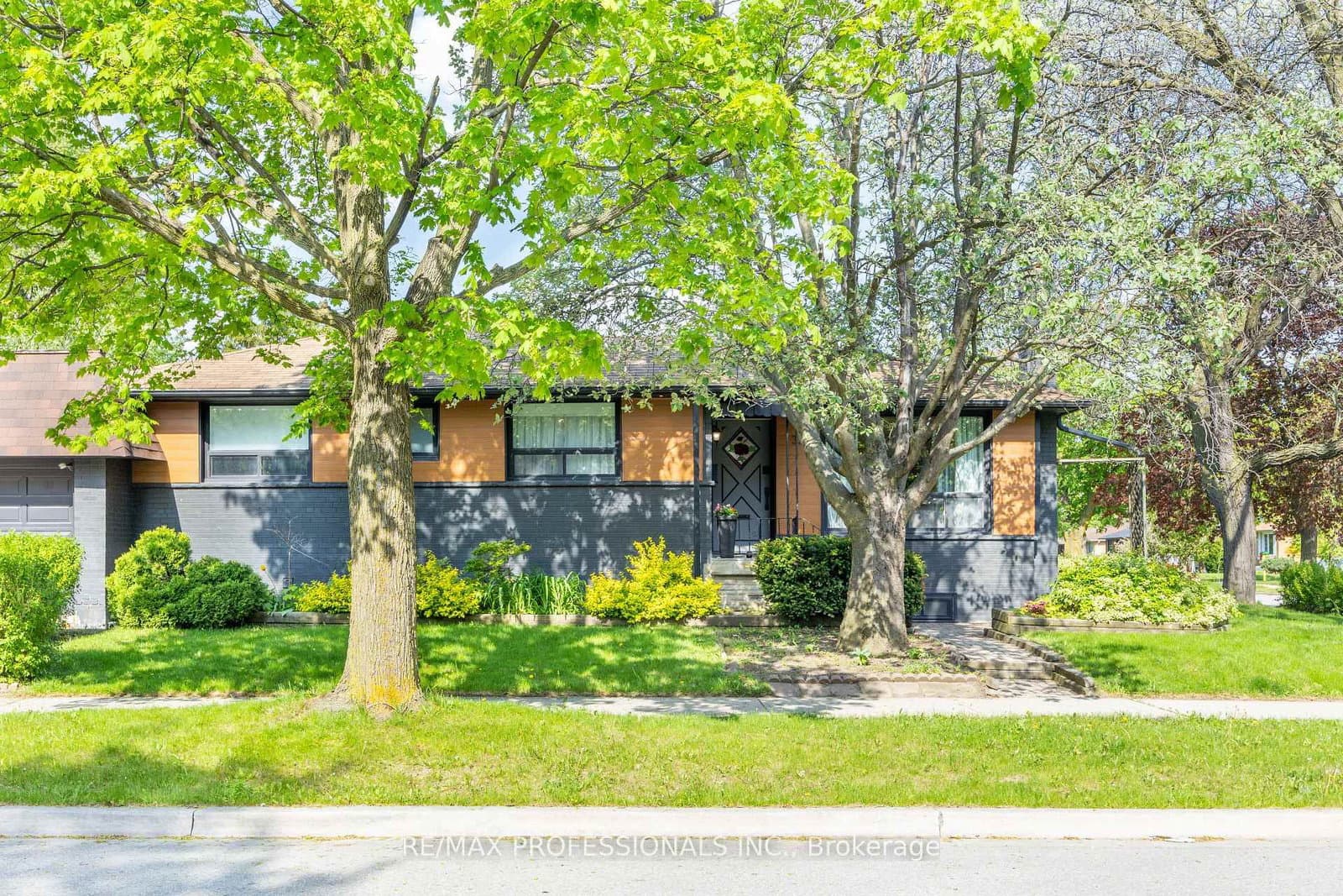 33 Brampton Road, Toronto, ON — photo 2