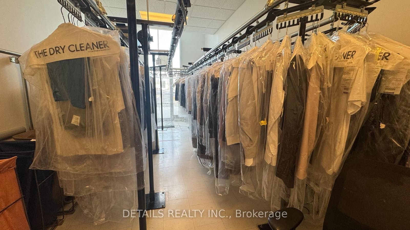 1980 OGILVIE Road, Gloucester, ON — photo 2