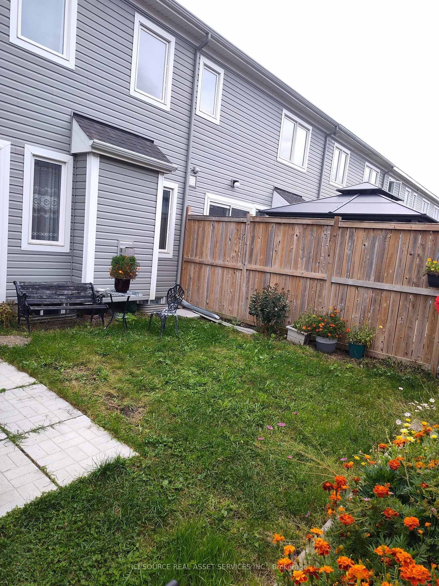 202 Conifer Creek Circle, Ottawa, ON — photo 2