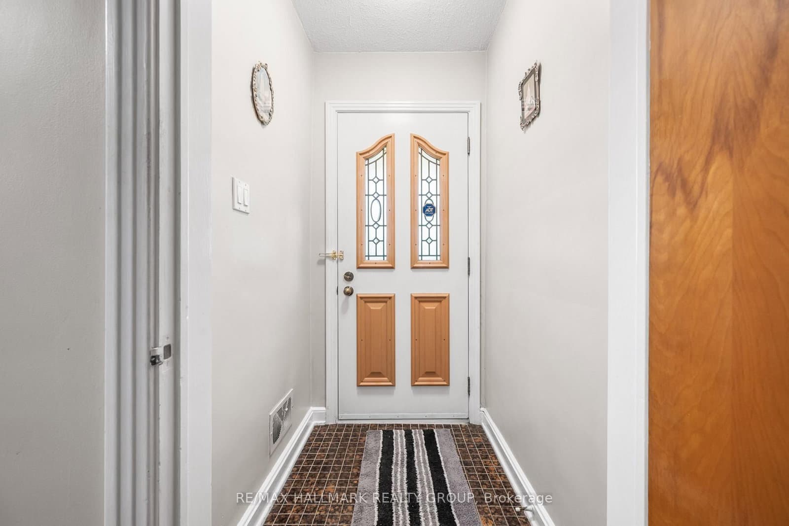 141 DAHLIA Avenue, Ottawa, ON — photo 3