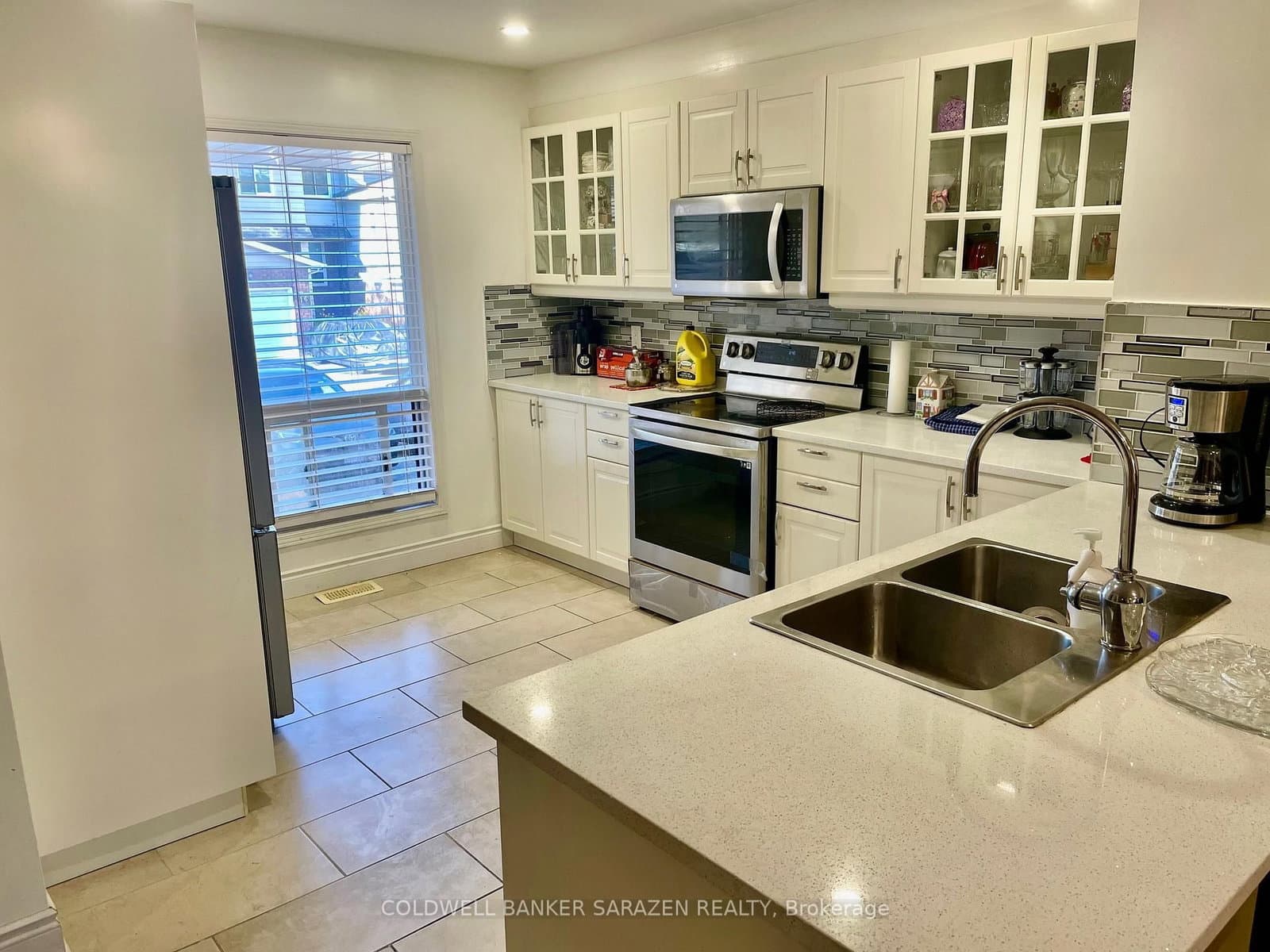 15 Sturbridge Private, Ottawa, ON — photo 2