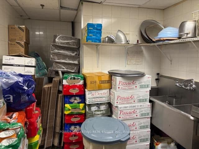 320 Bank Street, Ottawa, ON — photo 3